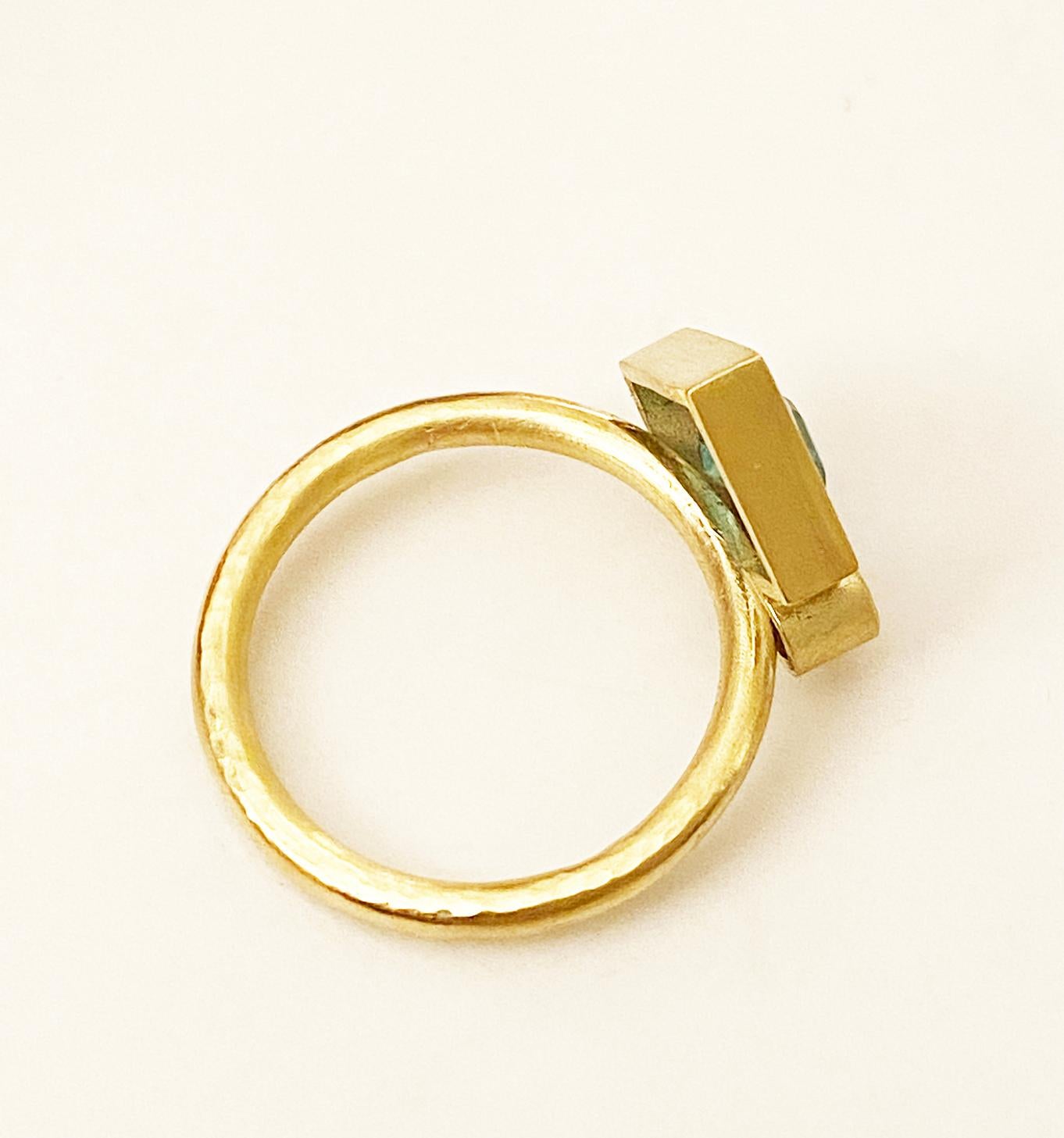 Rossella Ugolini 1.85 Ct Emerald 18K Gold White Diamond Contemporary Unisex Ring For Sale 2