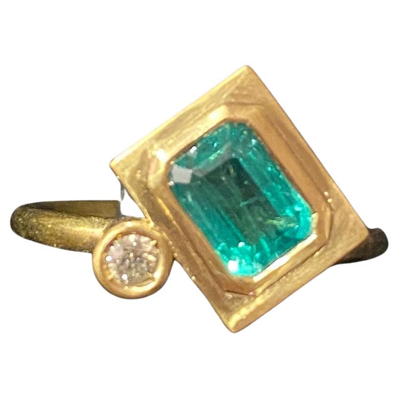 Rossella Ugolini 1.85 Ct Emerald 18K Gold White Diamond Contemporary Unisex Ring For Sale