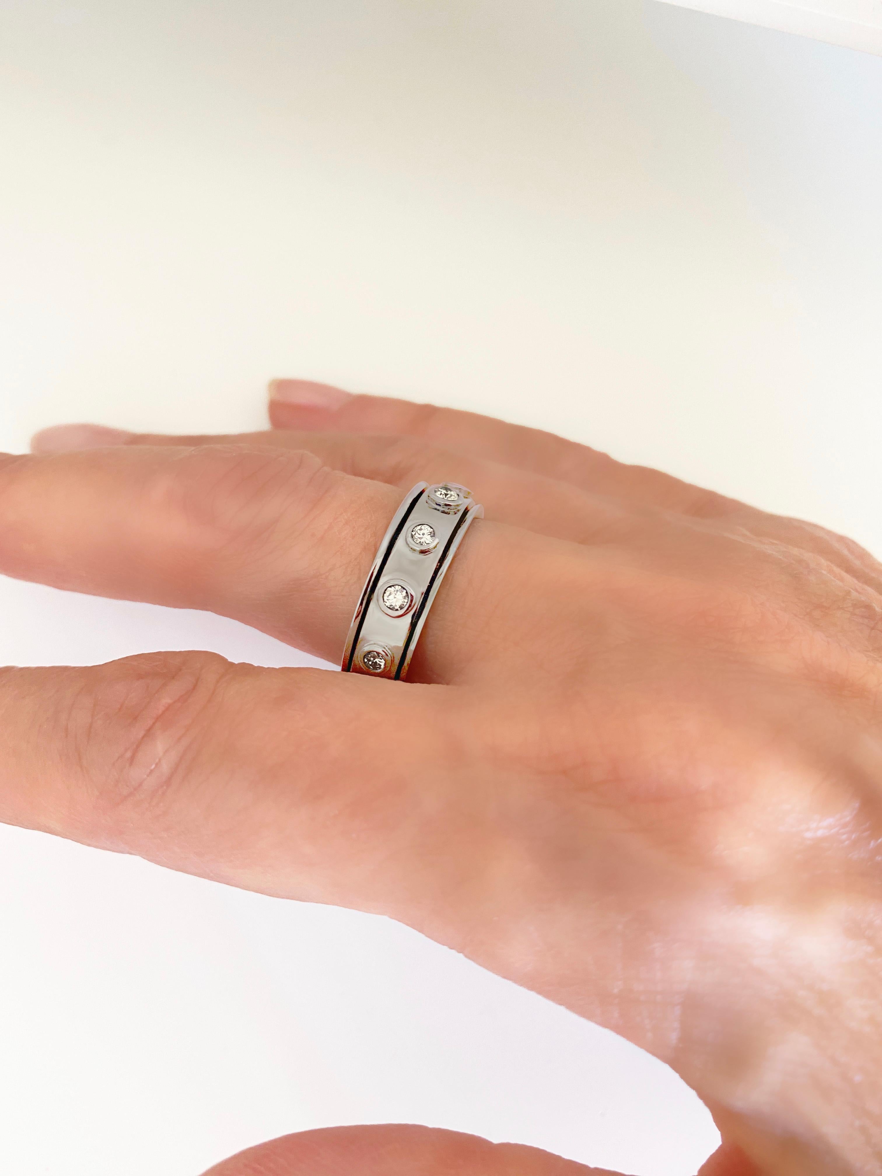 Rossella Ugolini 18k Gold 0.70ct White Diamonds Rotating Band Man No Stress Ring en Nuevo estado para la venta en Rome, IT