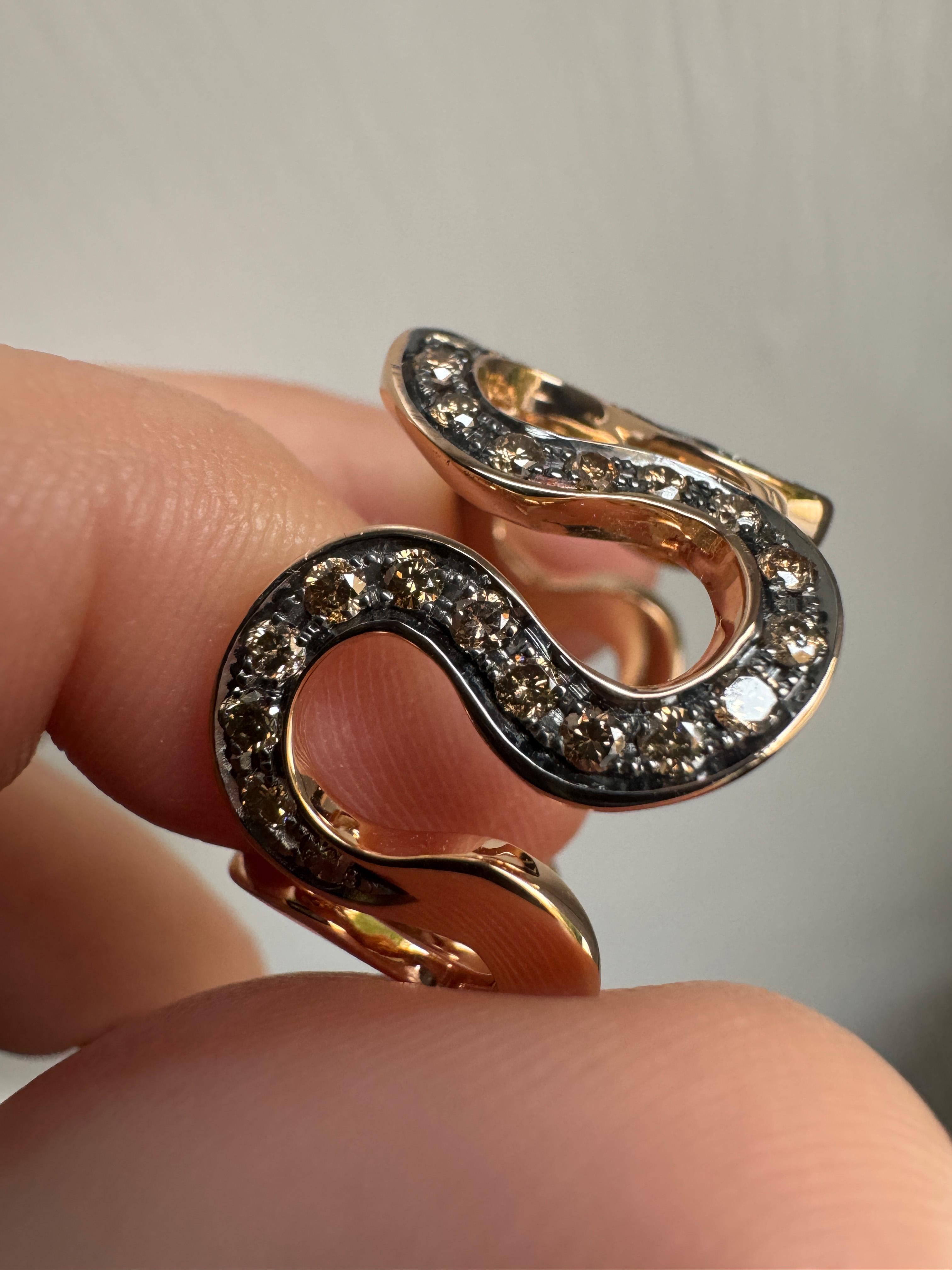 Brilliant Cut Rossella Ugolini 18k Gold 0.87 Ct Brown Diamonds Wave Band Unisex Ring For Sale