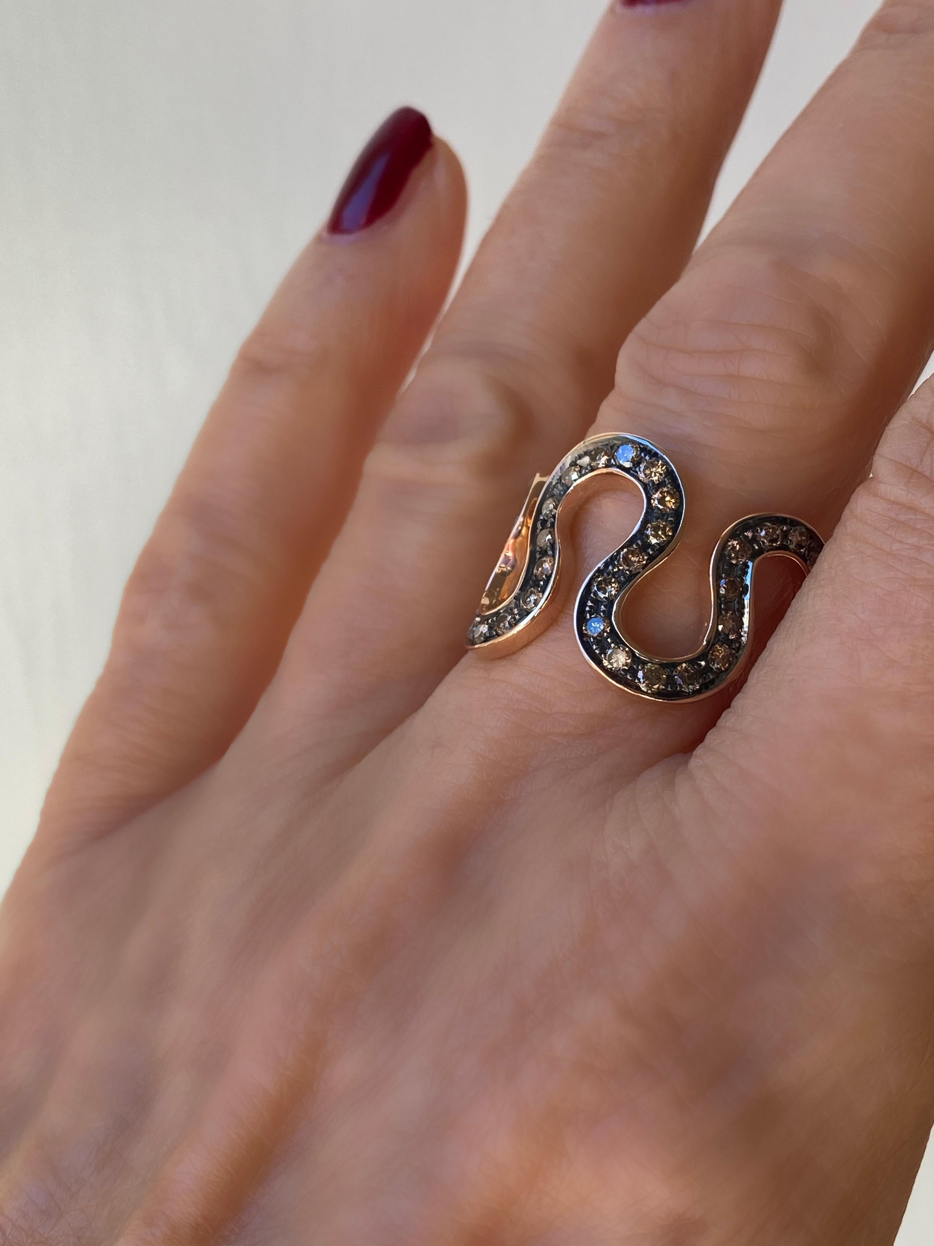 Modern Rossella Ugolini 18k Gold 0.87 Ct Brown Diamonds Wave Band Unisex Ring For Sale