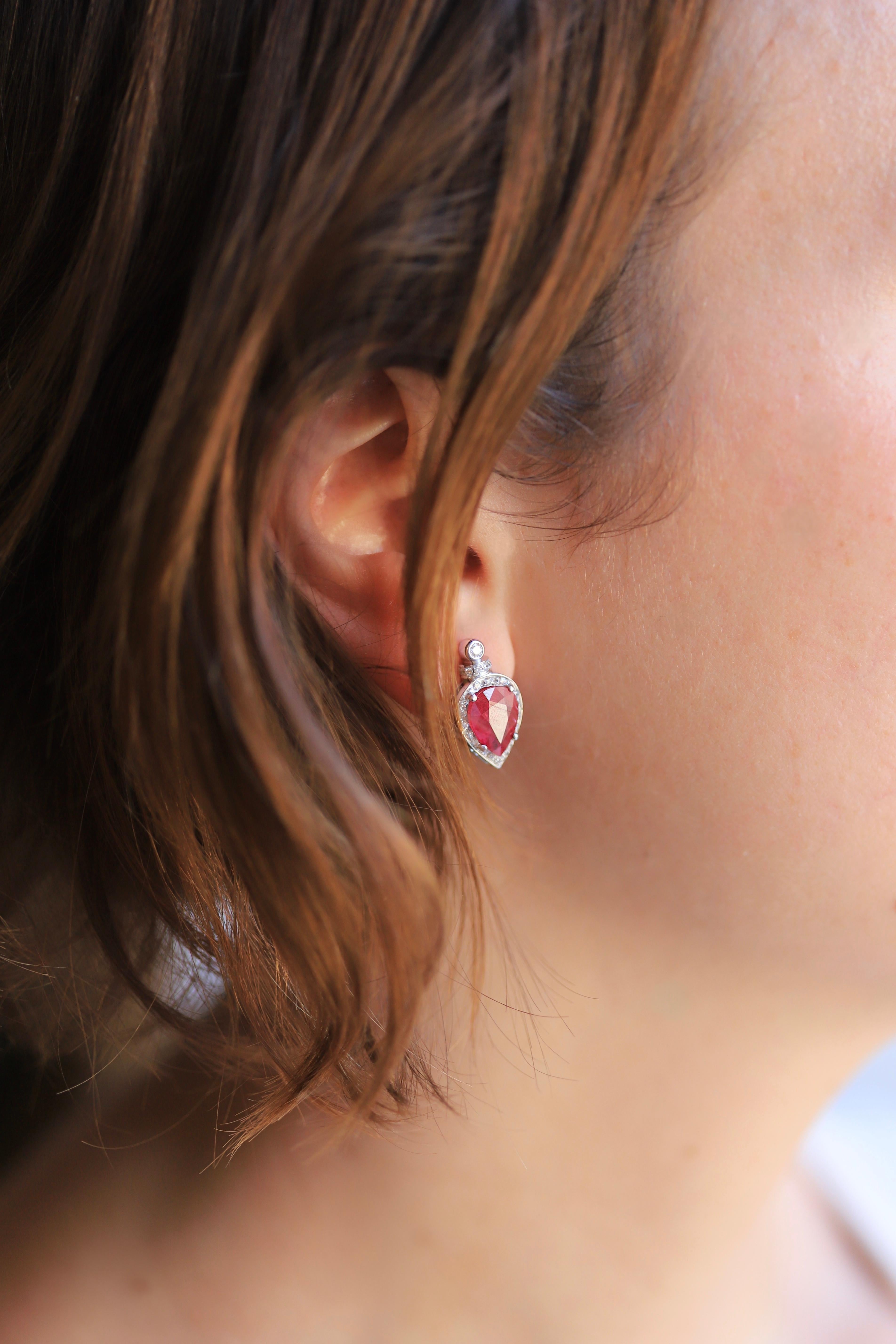 Boucles d'oreilles en or 18k Rossella Ugolini 5.2 carats rubis 0.40 carats diamants blancs Pour femmes en vente
