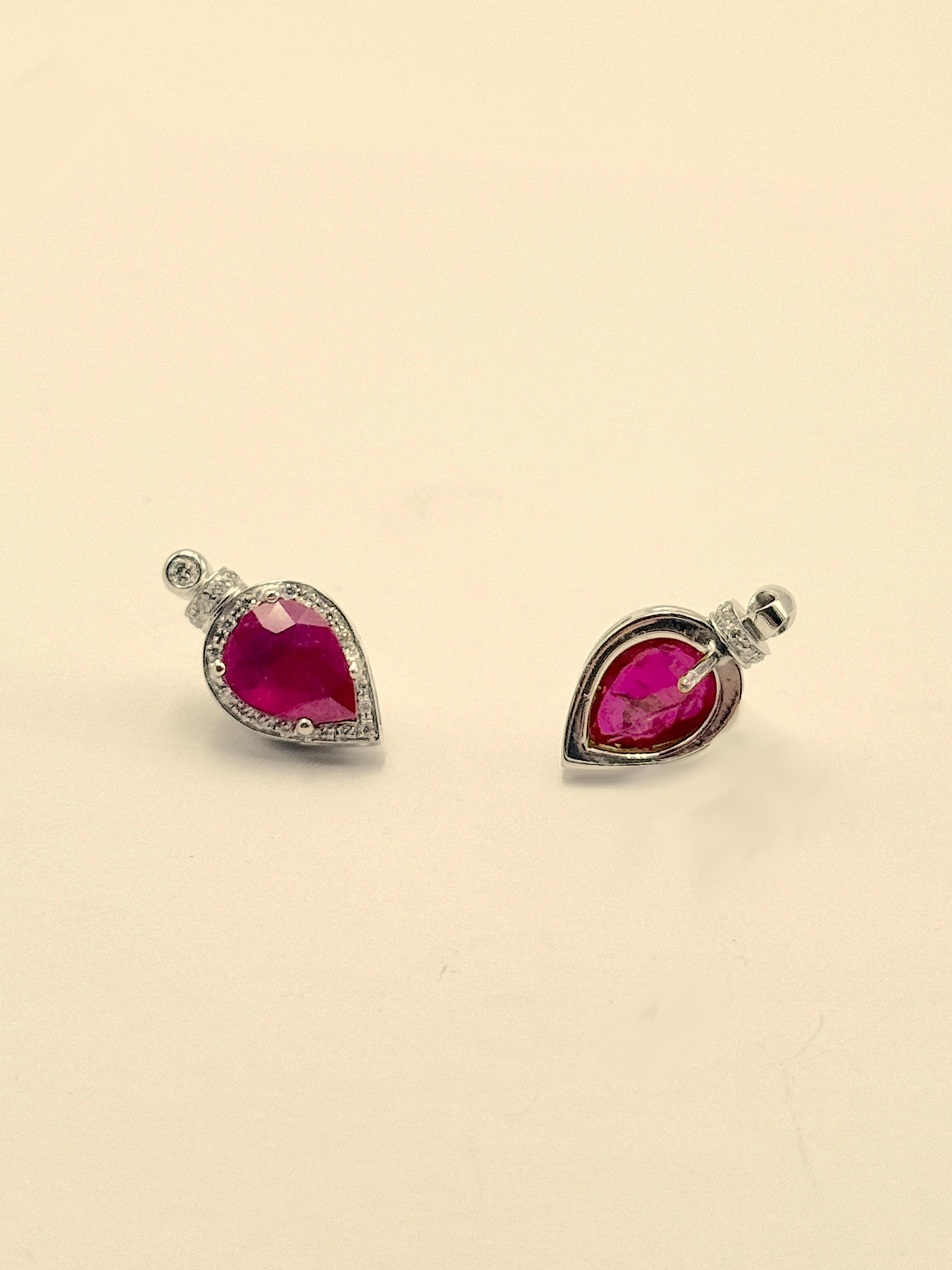 Boucles d'oreilles en or 18k Rossella Ugolini 5.2 carats rubis 0.40 carats diamants blancs en vente 2