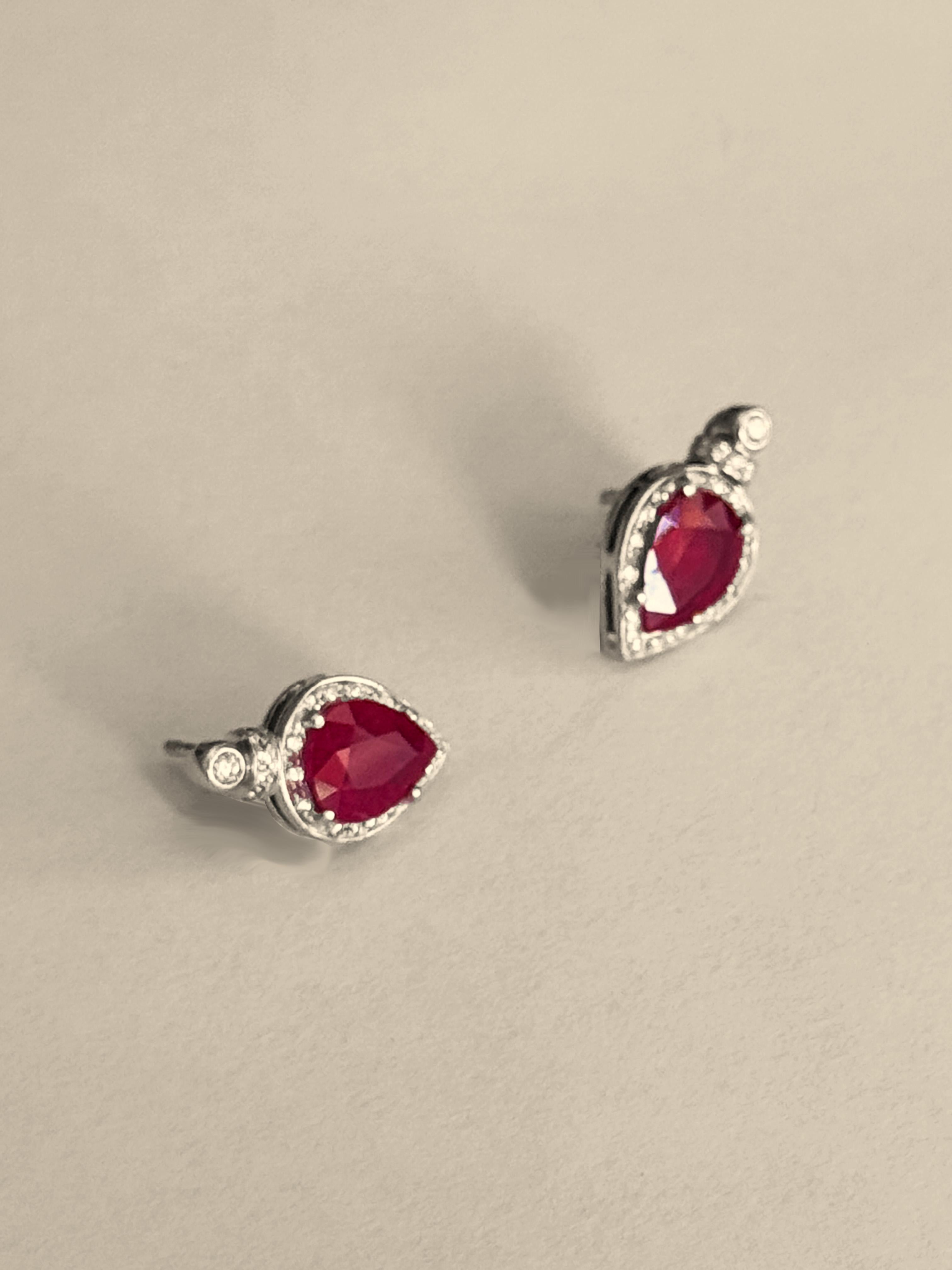 Boucles d'oreilles en or 18k Rossella Ugolini 5.2 carats rubis 0.40 carats diamants blancs en vente 4