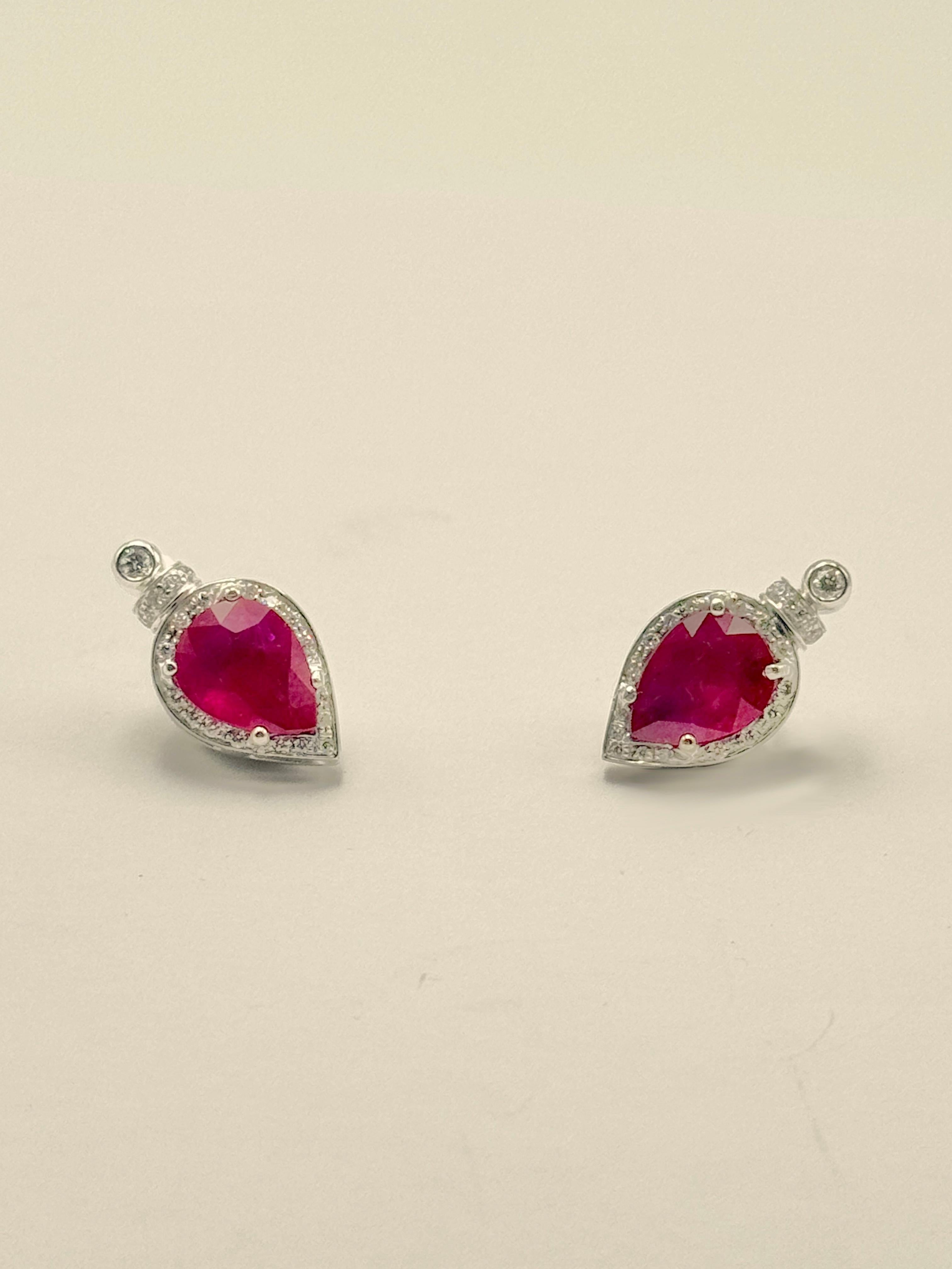Boucles d'oreilles en or 18k Rossella Ugolini 5.2 carats rubis 0.40 carats diamants blancs en vente 5