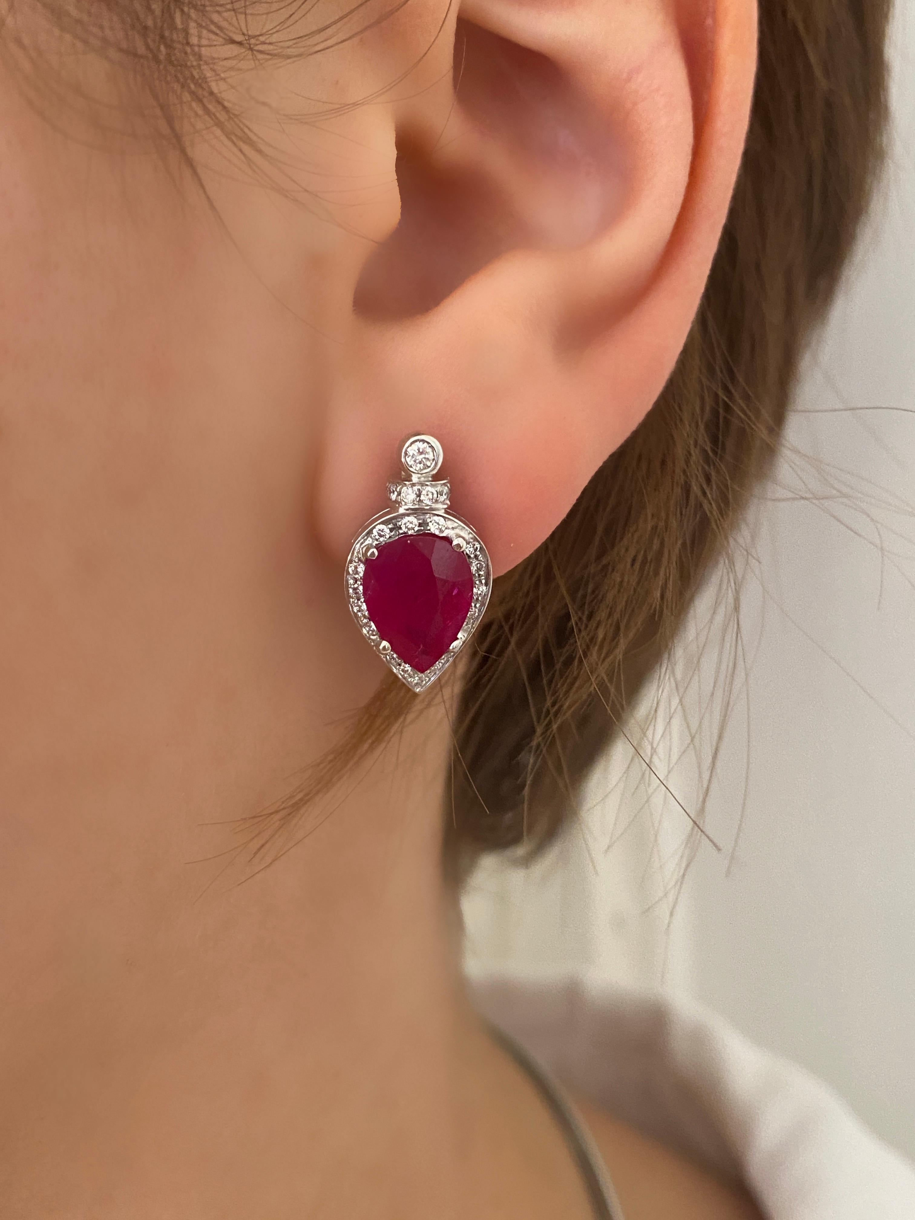 Taille brillant Boucles d'oreilles en or 18k Rossella Ugolini 5.2 carats rubis 0.40 carats diamants blancs en vente