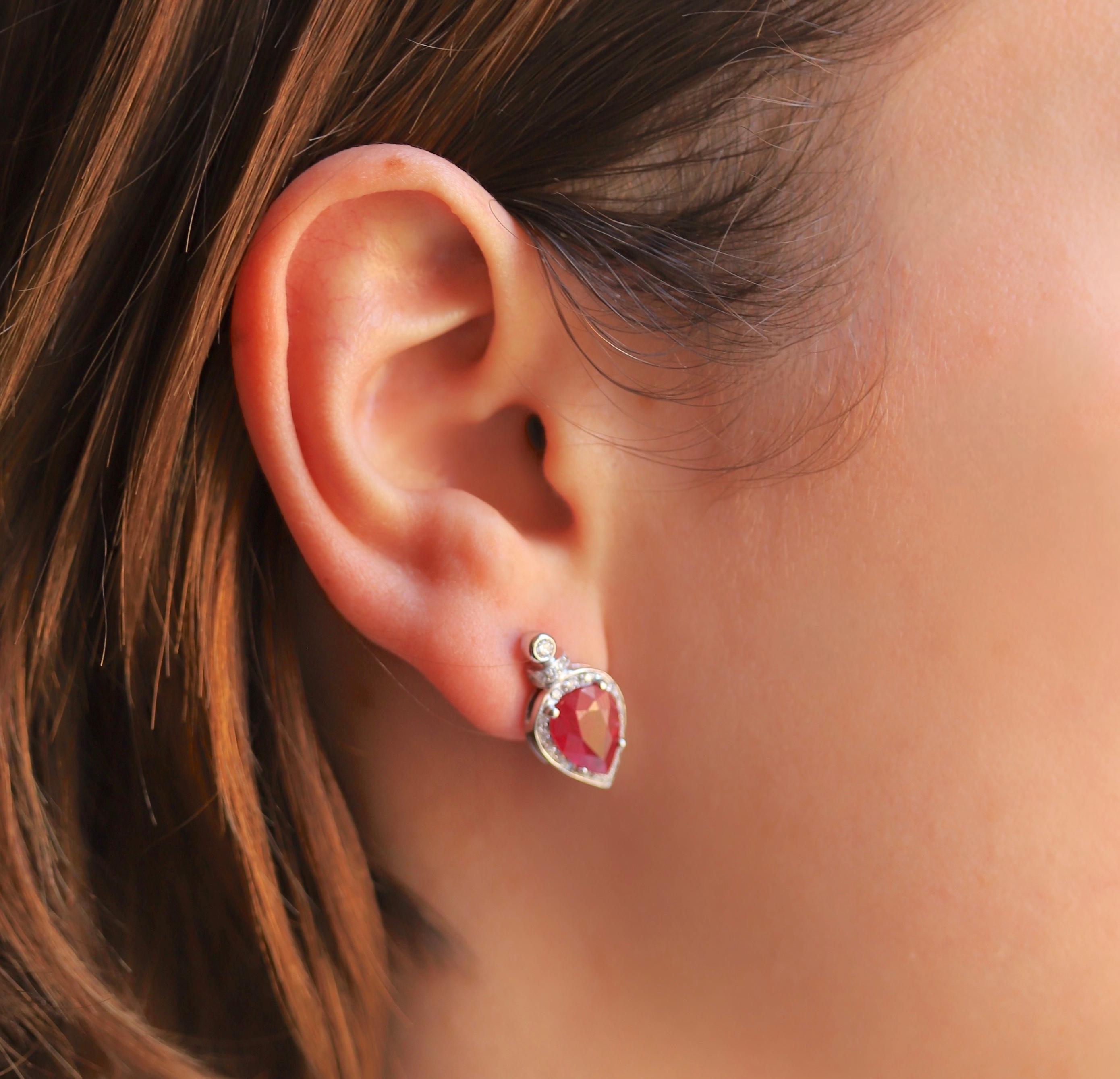 Art déco Boucles d'oreilles en or 18k Rossella Ugolini 5.2 carats rubis 0.40 carats diamants blancs en vente