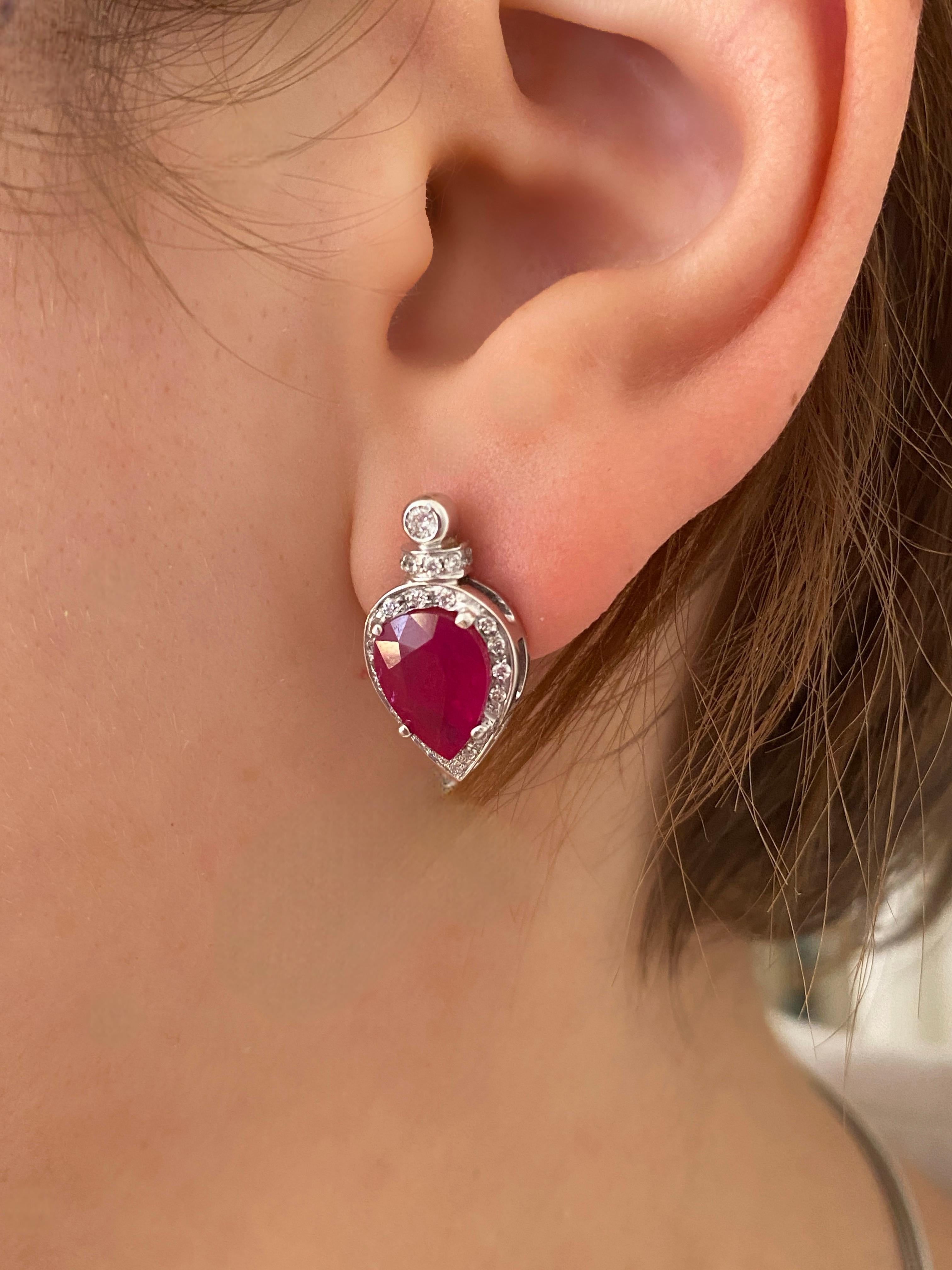 Boucles d'oreilles en or 18k Rossella Ugolini 5.2 carats rubis 0.40 carats diamants blancs Neuf - En vente à Rome, IT