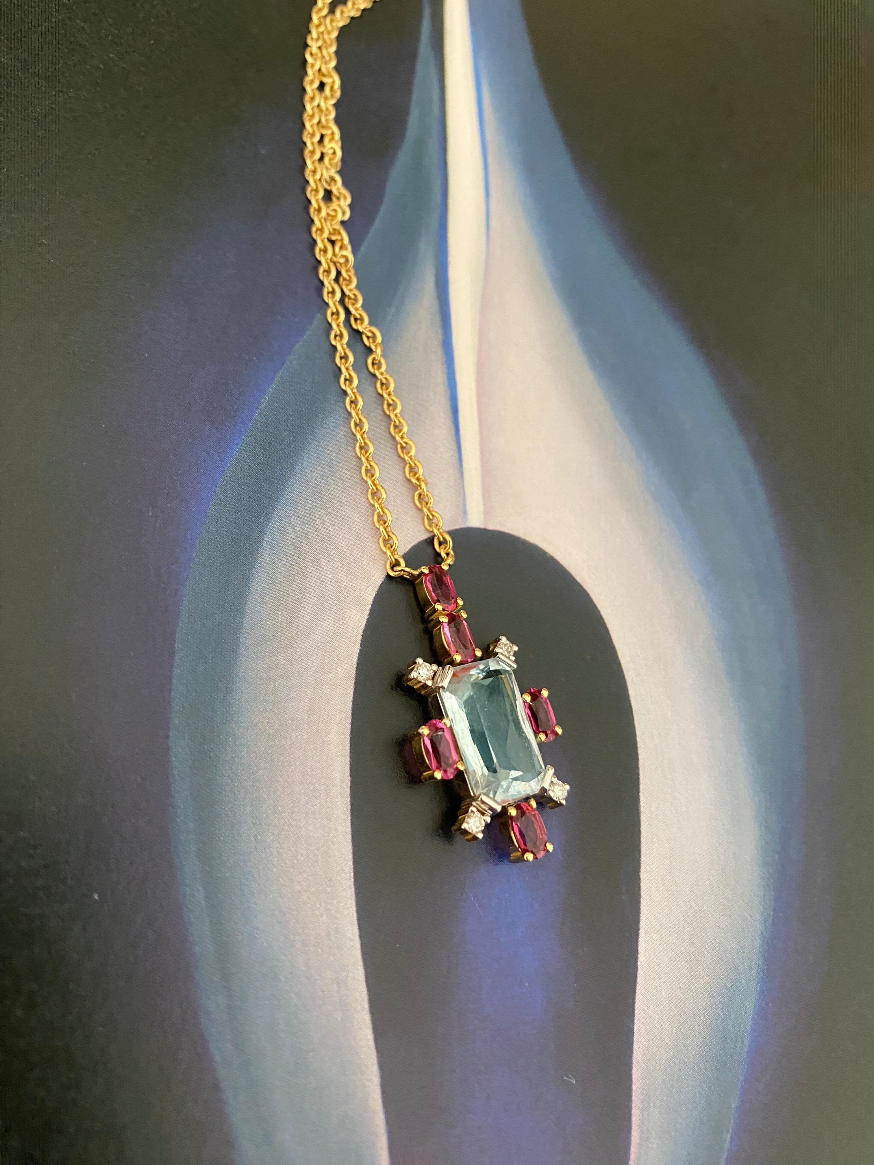 Rossella Ugolini 18K Gold Aquamarine Diamonds Flower shape Pendant Necklace In New Condition For Sale In Rome, IT