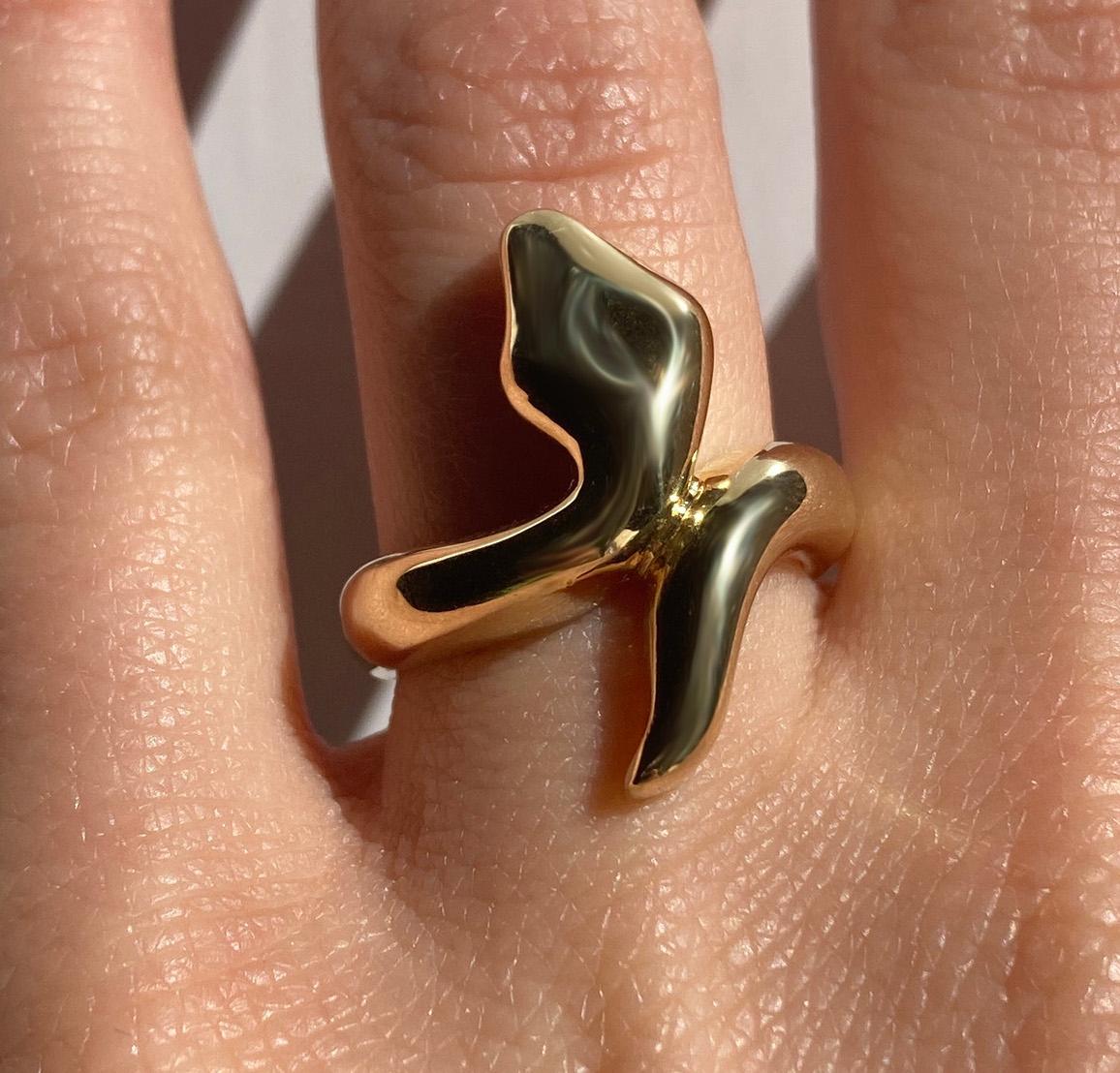 Modern Rossella Ugolini 18k Gold Bold Snake Ring For Sale