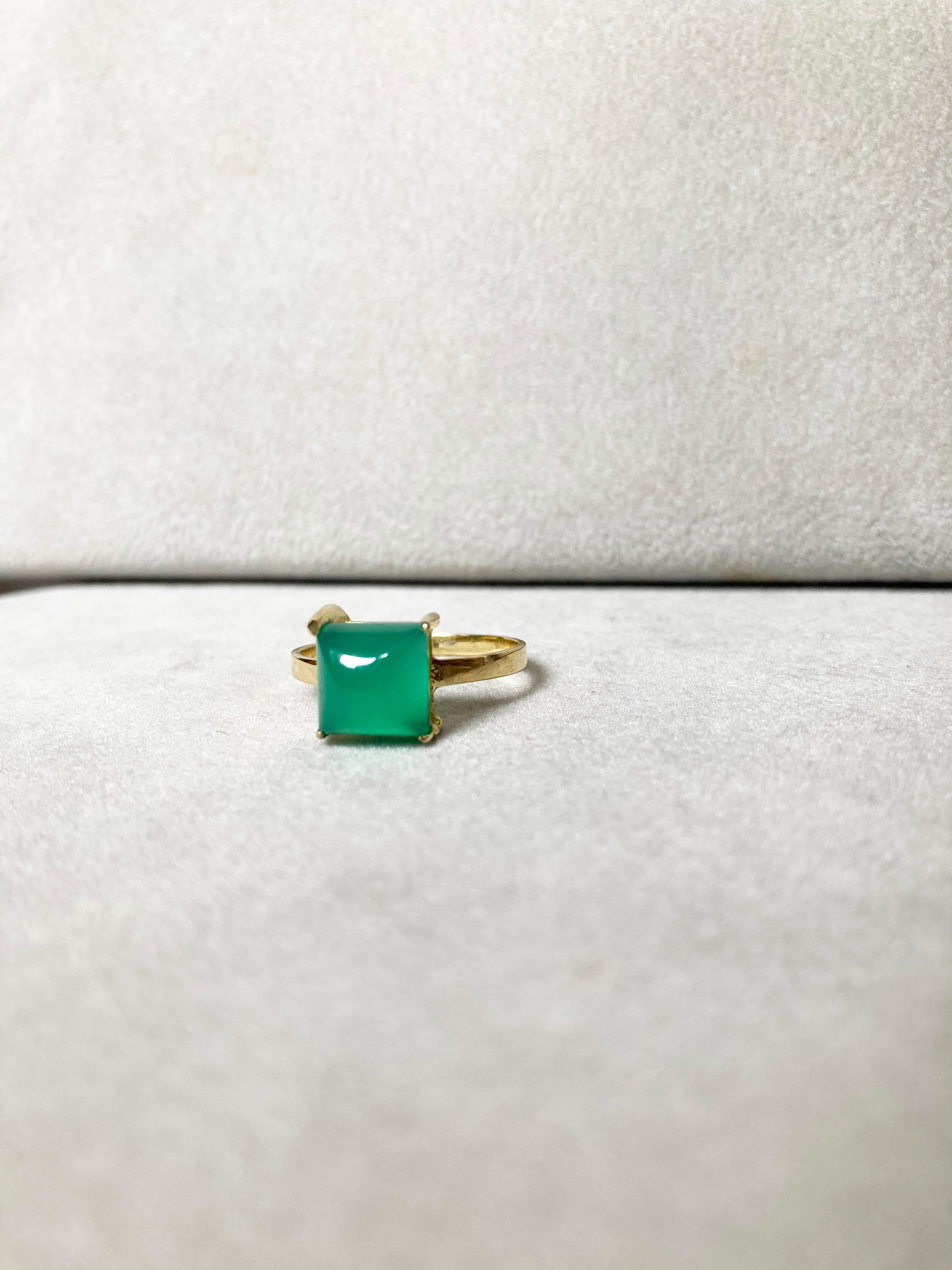 Rossella Ugolini 18K Gold Diamonds Sugarloaf Cabochon Green Agate Ring For Sale 2