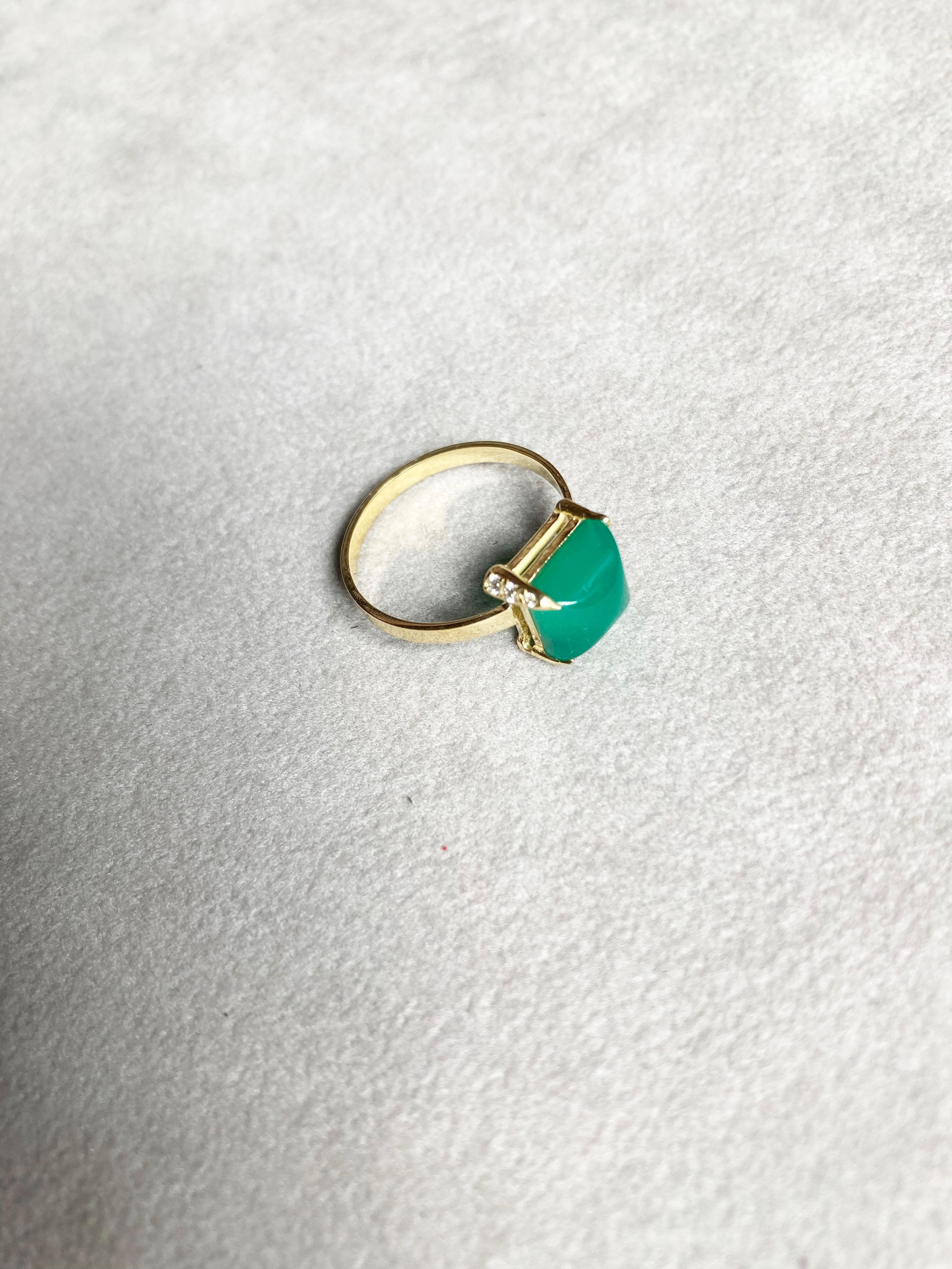 Rossella Ugolini 18K Gold Diamonds Sugarloaf Cabochon Green Agate Ring For Sale 4