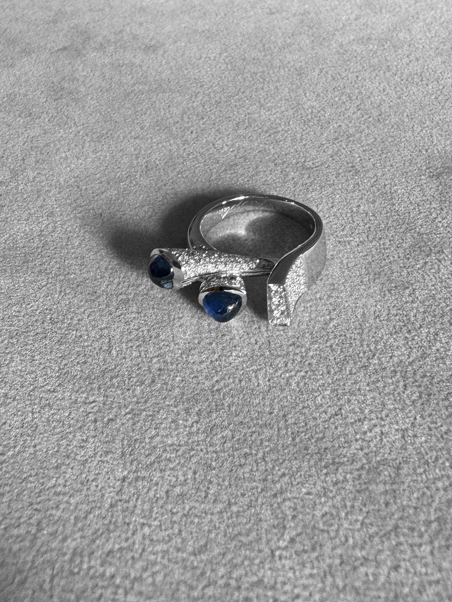 Contemporary Rossella Ugolini 18k White Gold Heart Cut Sapphires White Diamonds Cocktail Ring For Sale