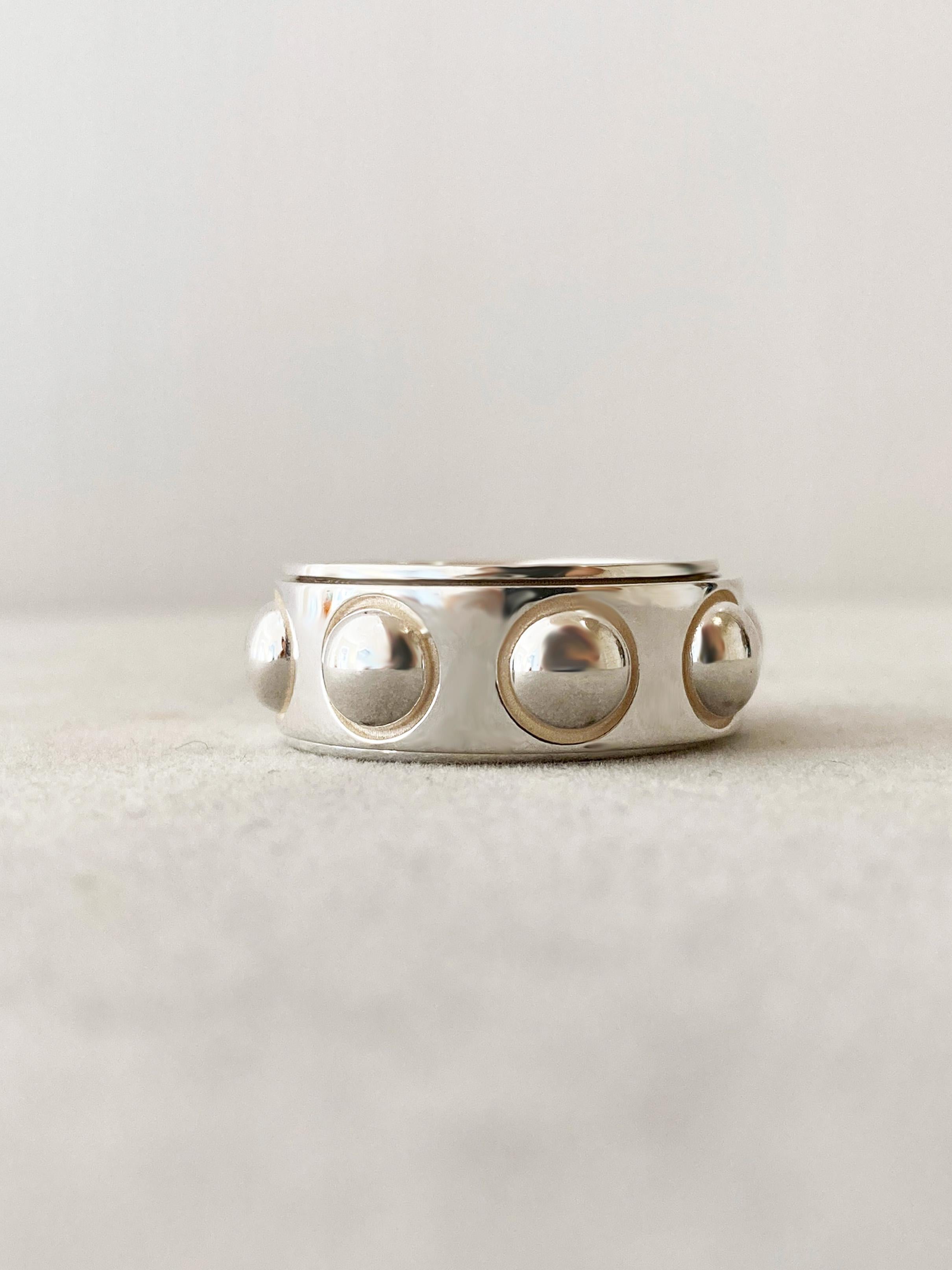 Contemporain Rossella Ugolini Bague en or blanc 18 carats Taille 10 Bague homme rotative sans contrainte en vente