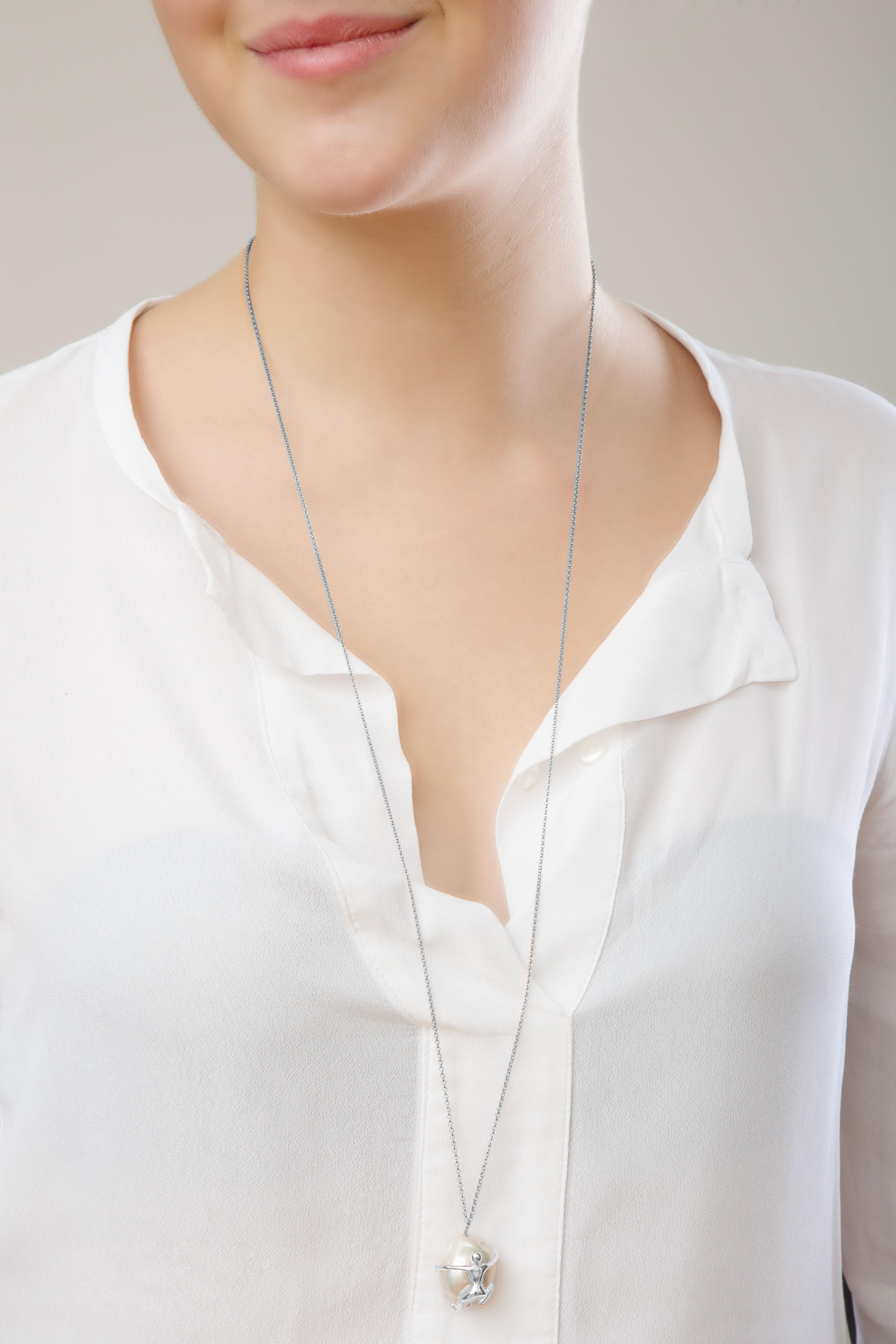 Rossella Ugolini 18k Weißgold Surrealist Unisex Italienisch Anhänger Halsketten im Zustand „Neu“ im Angebot in Rome, IT