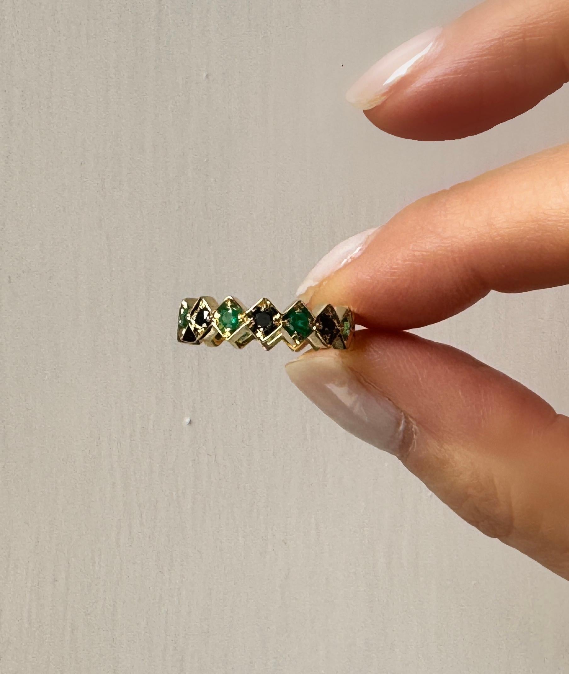 Rossella Ugolini 18k Yellow Gold 1 Carat Emeralds 1.20 C Black Diamonds Man Ring For Sale 2