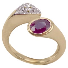 Rossella Ugolini: 18 Karat Gelbgold Love-Ring mit 1 Karat Rubin und 1 Karat weißen Diamanten
