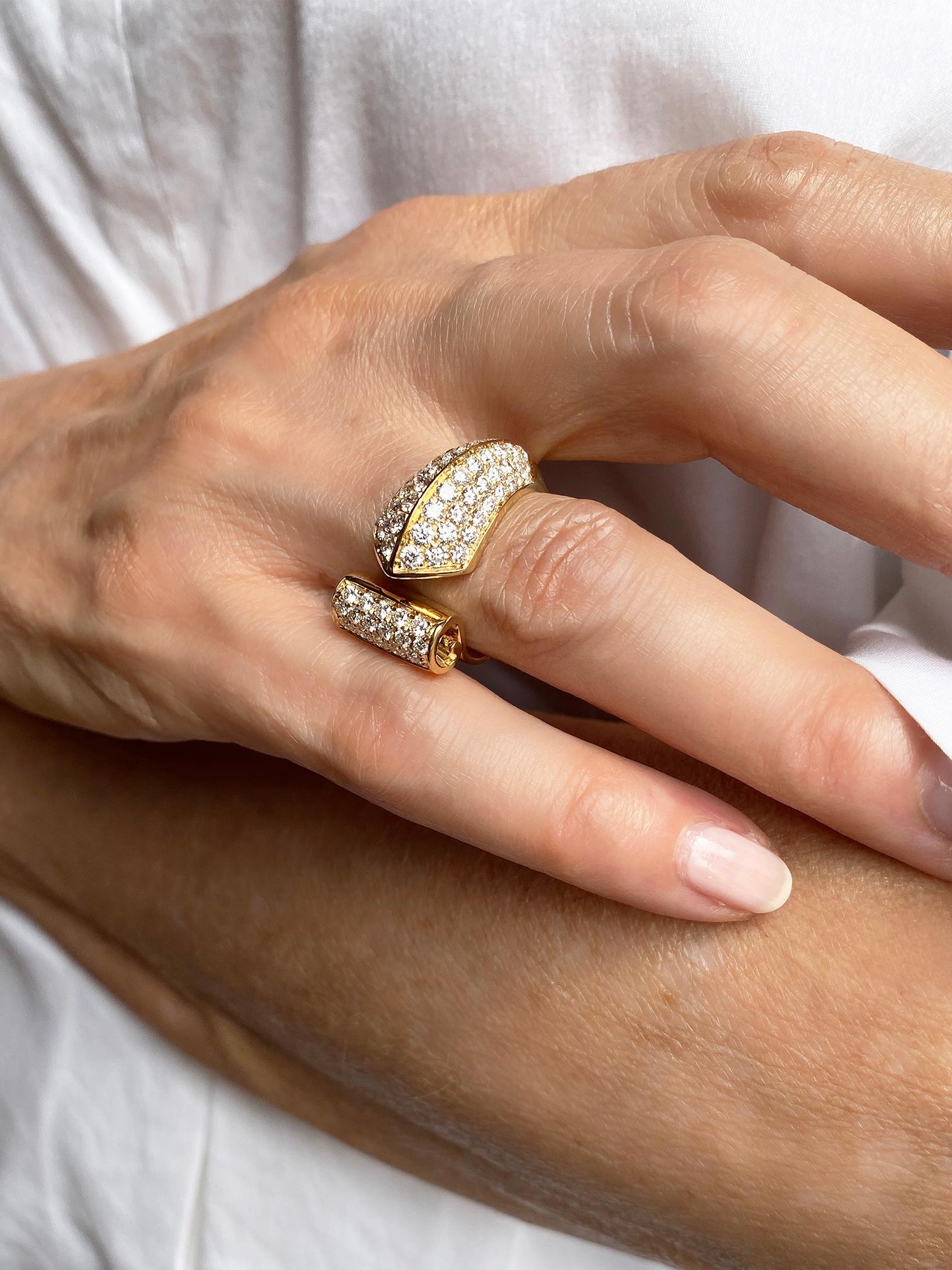 Art Deco Rossella Ugolini 18k Yellow Gold 1.70 Carats White Diamonds Unique Ring For Sale
