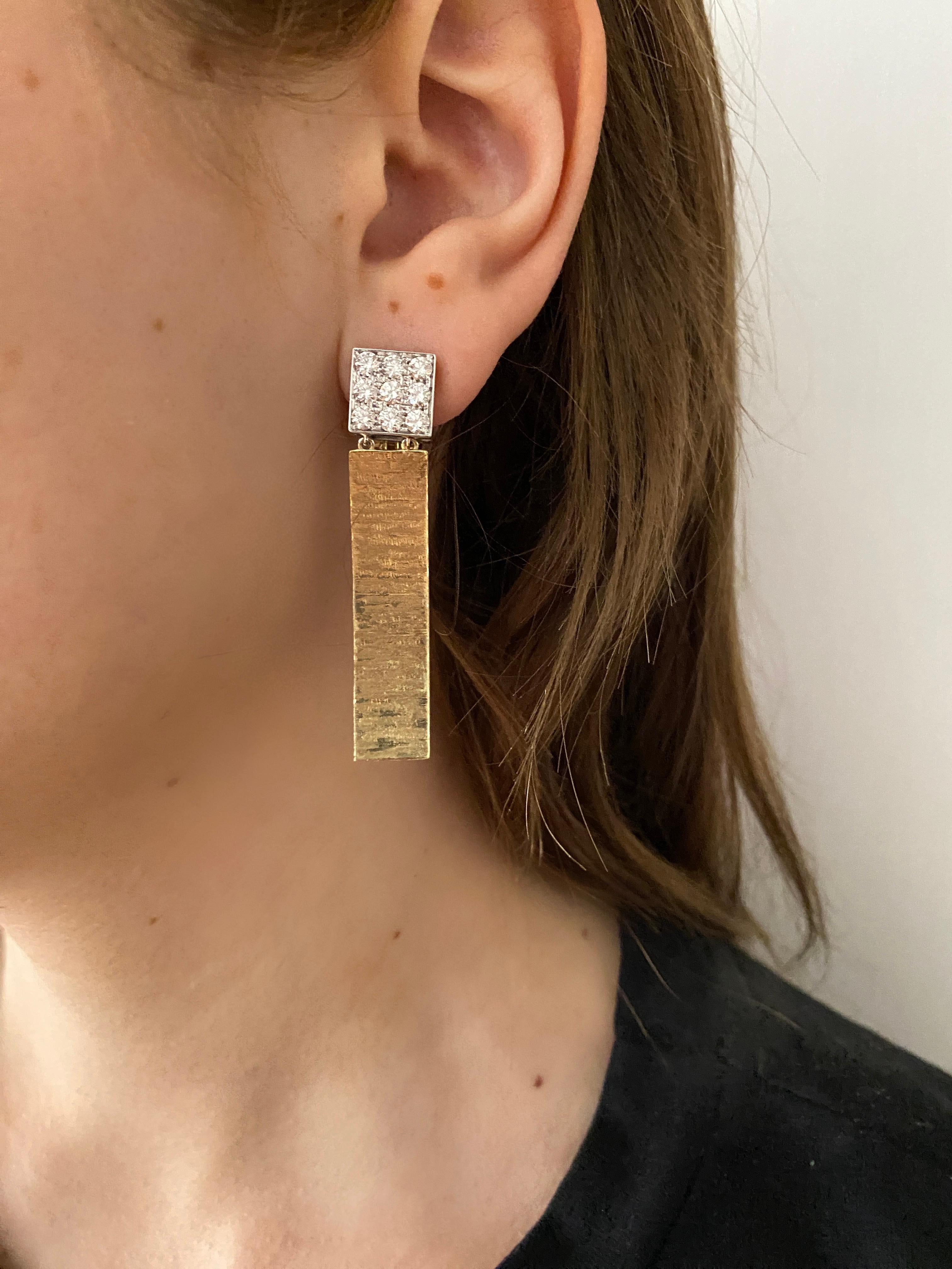 Rossella Ugolini Orecchini in oro giallo 18 carati con diamanti bianchi 1,80c in stile modernista In condizioni Nuovo in vendita a Rome, IT