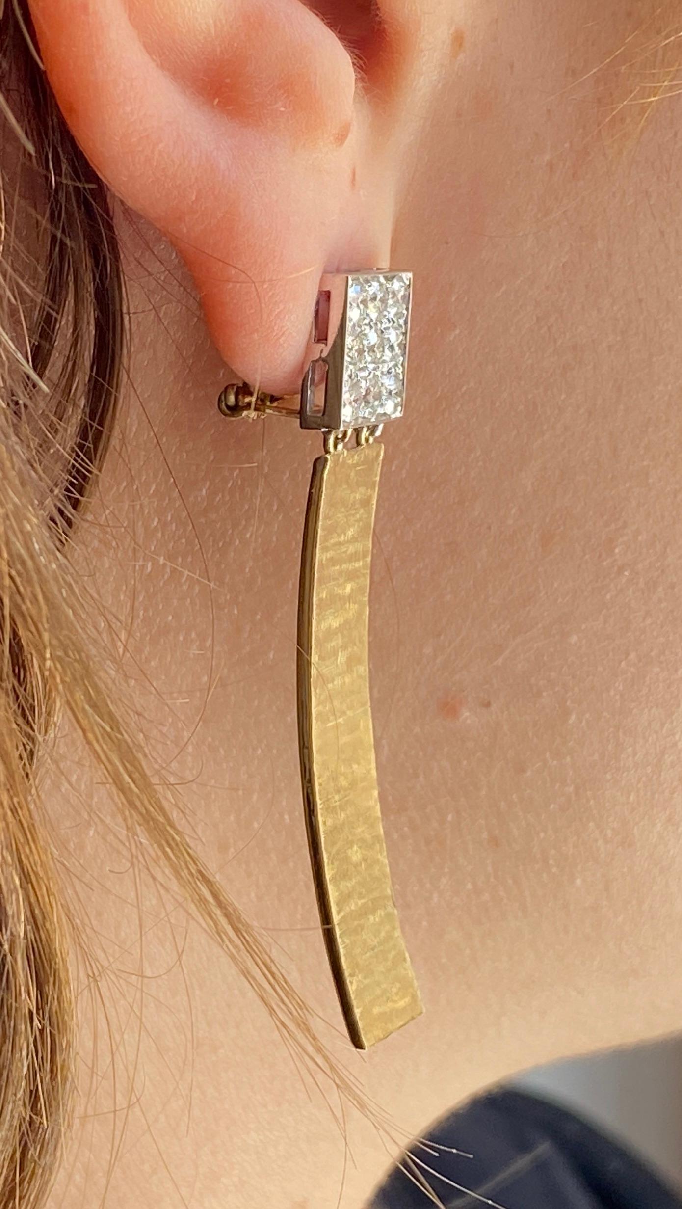 Moderno Rossella Ugolini Orecchini in oro giallo 18 carati con diamanti bianchi 1,80c in stile modernista in vendita