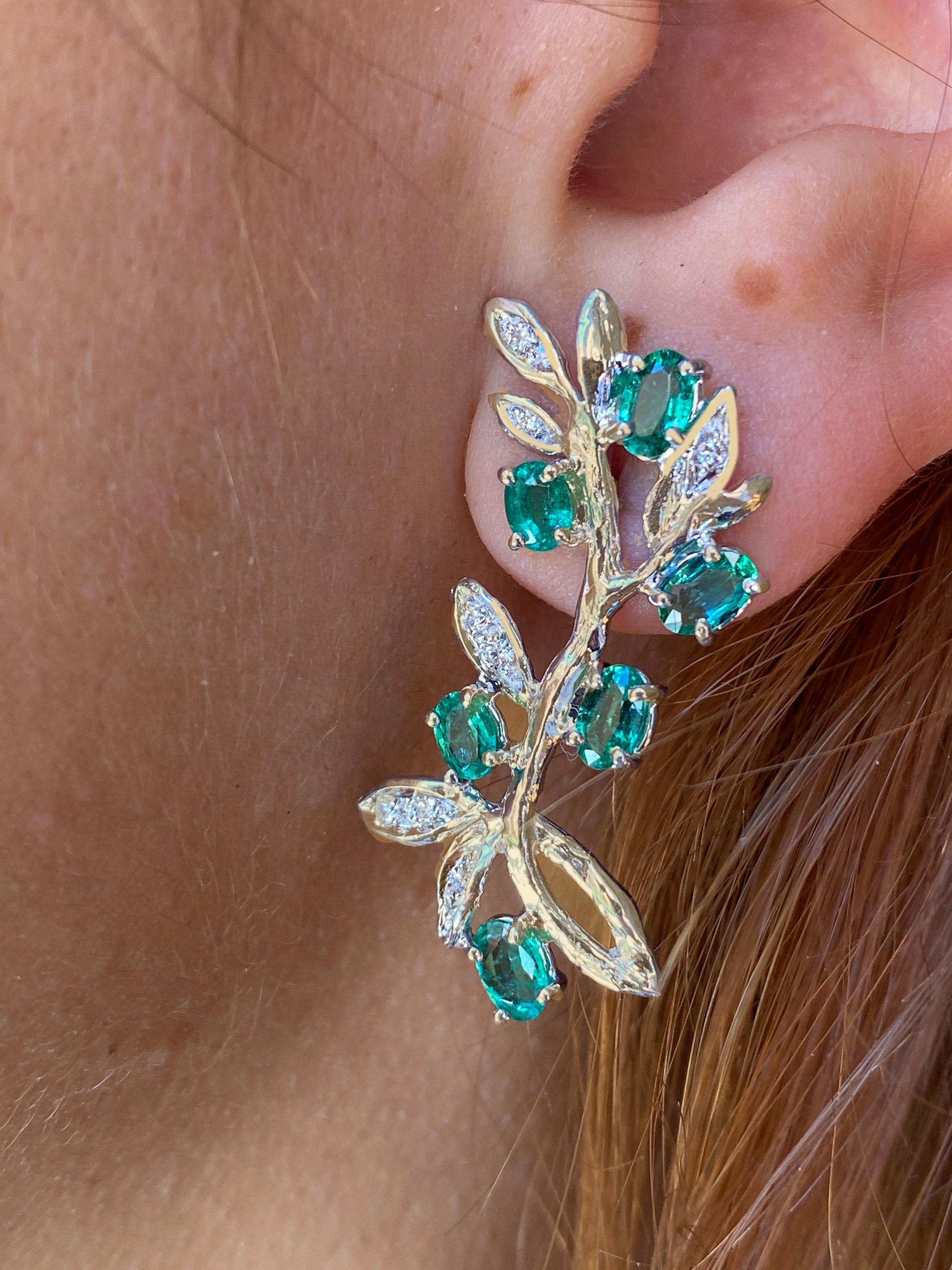 Rossella Ugolini, or jaune 18 carats 2 carats Boucles d'oreilles Emeraude ovale Diamants blancs en vente 6