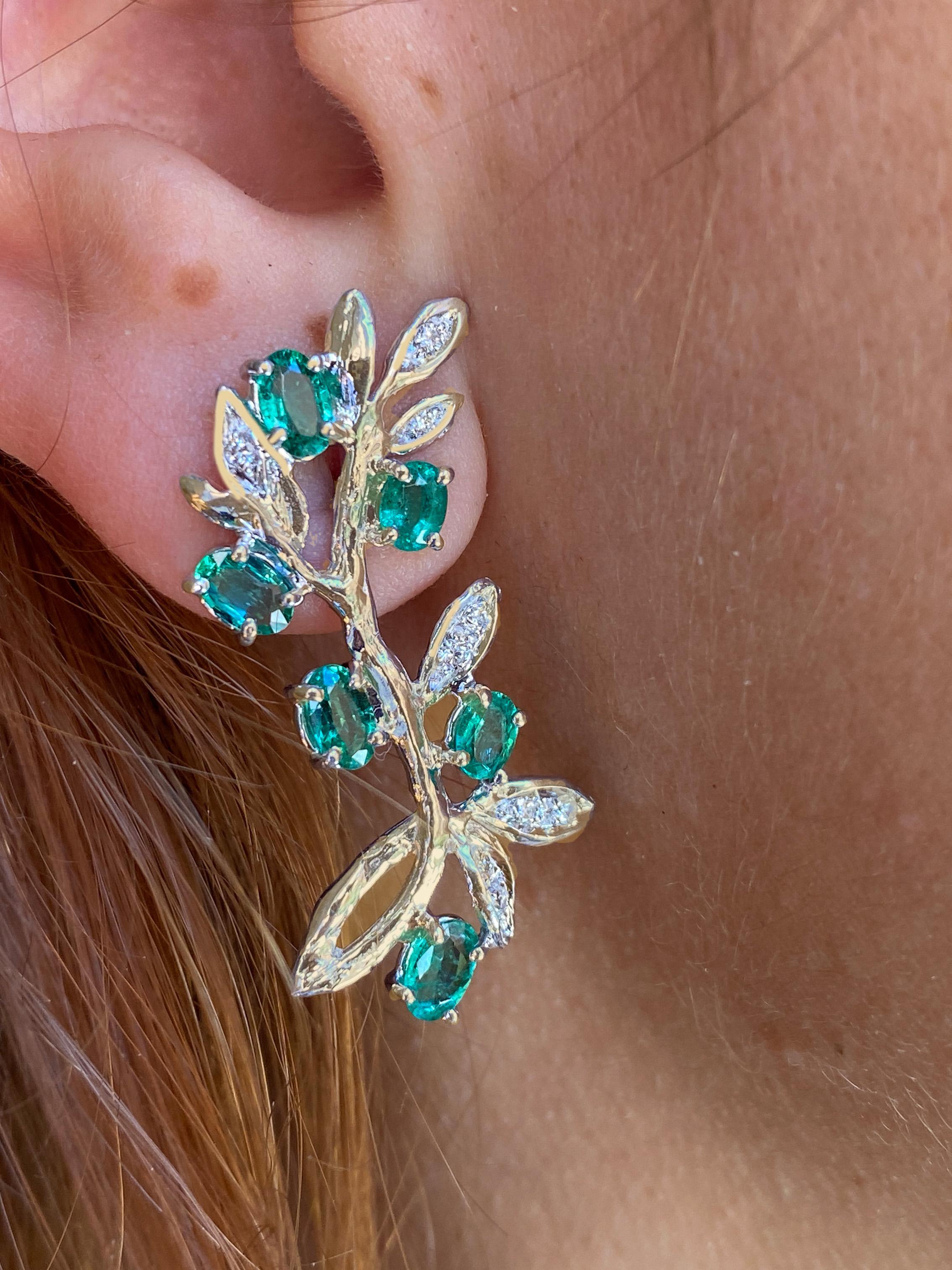 Taille ovale Rossella Ugolini, or jaune 18 carats 2 carats Boucles d'oreilles Emeraude ovale Diamants blancs en vente