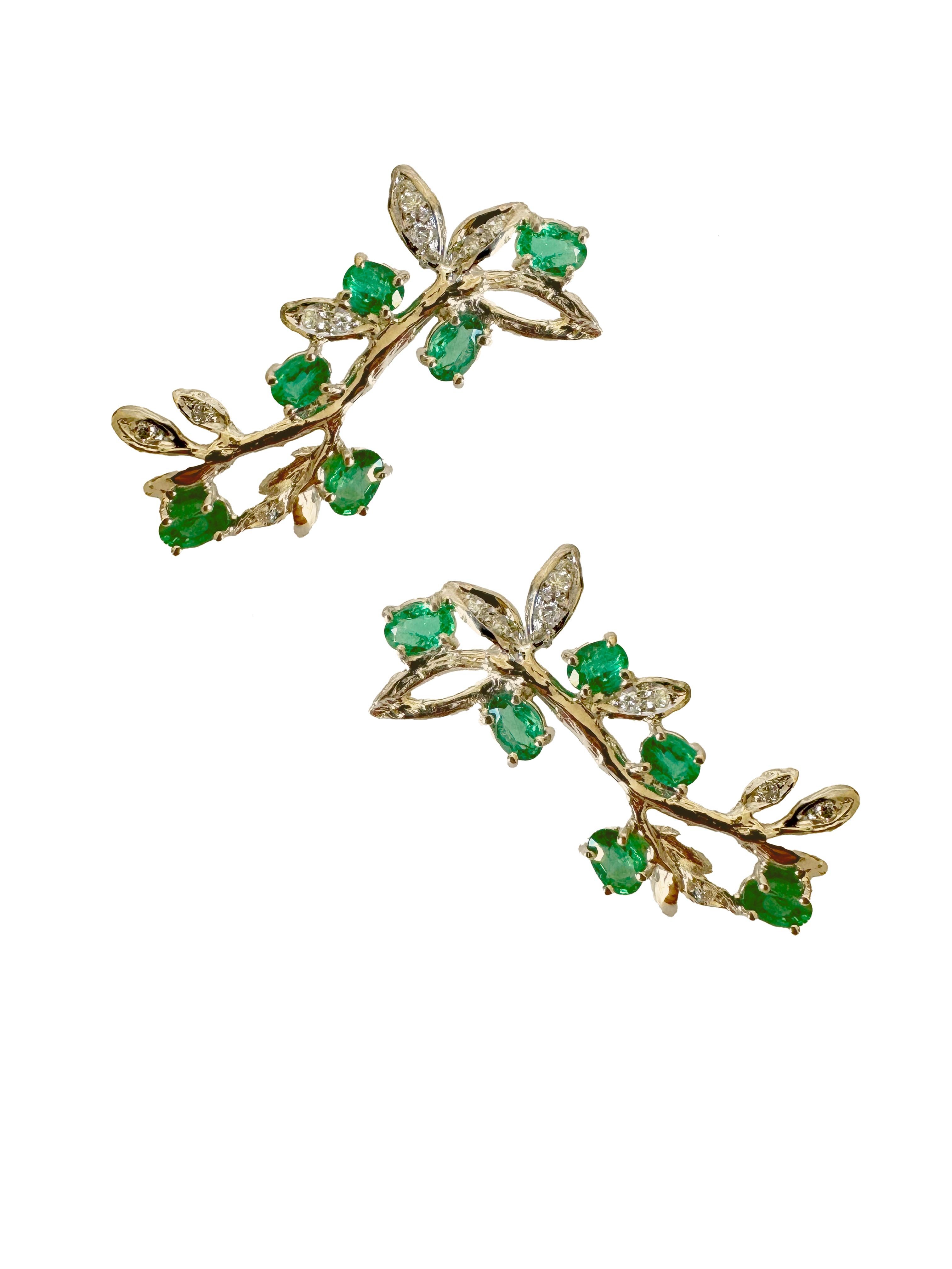 Rossella Ugolini, or jaune 18 carats 2 carats Boucles d'oreilles Emeraude ovale Diamants blancs en vente 3