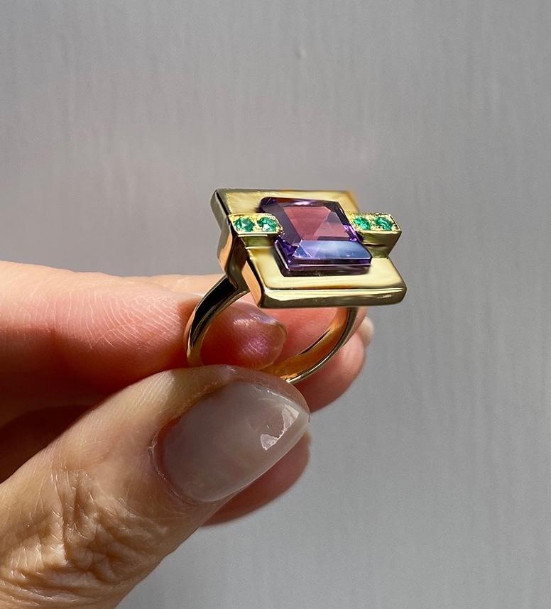 Women's Rossella Ugolini 18k Yellow Gold Amethyst Emeralds Deco Style Cocktail Ring For Sale