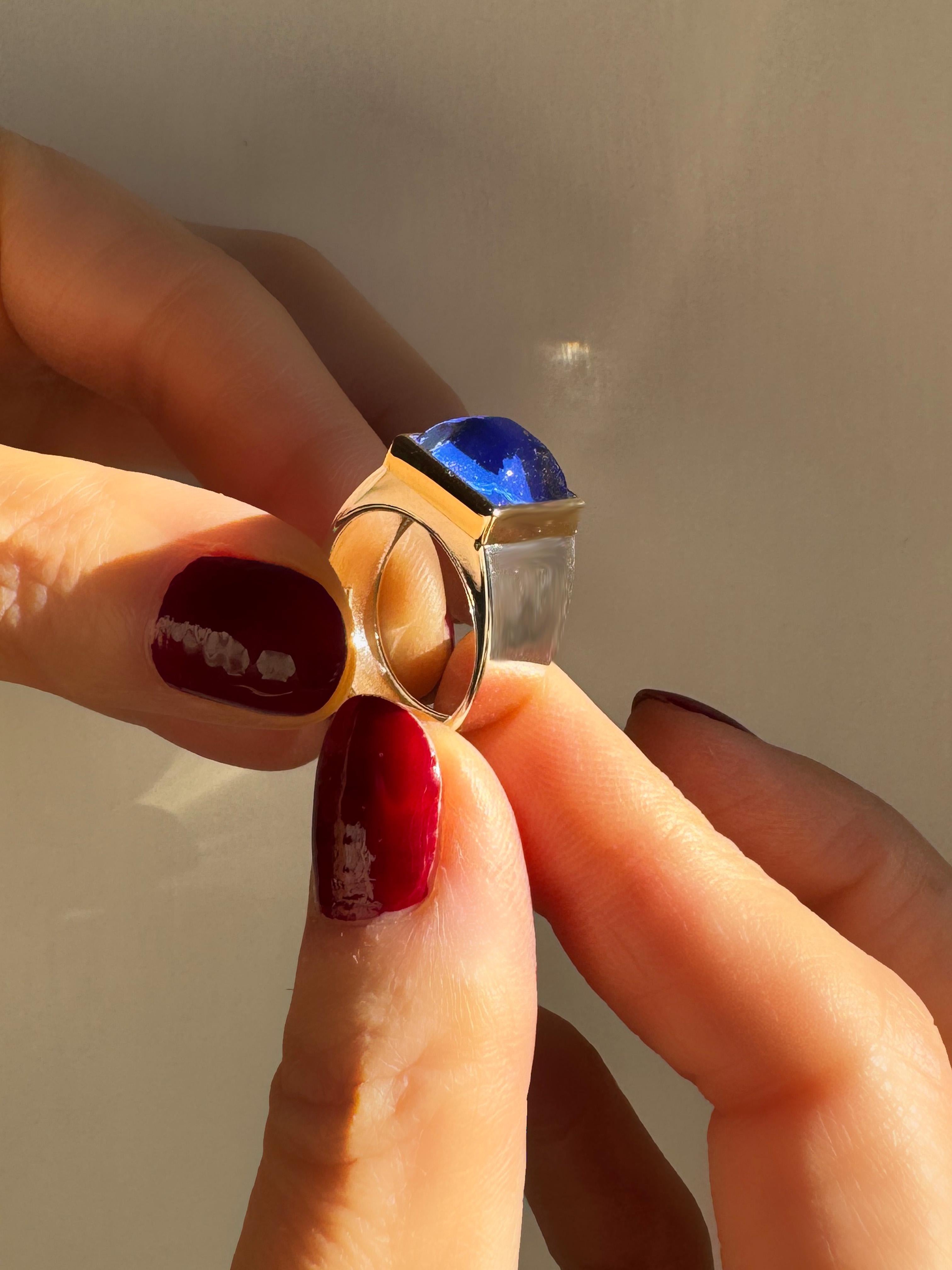Sugarloaf Cabochon Rossella Ugolini 18K Yellow Gold Bezel Lapis Lazuli Platinum Cocktail Ring For Sale