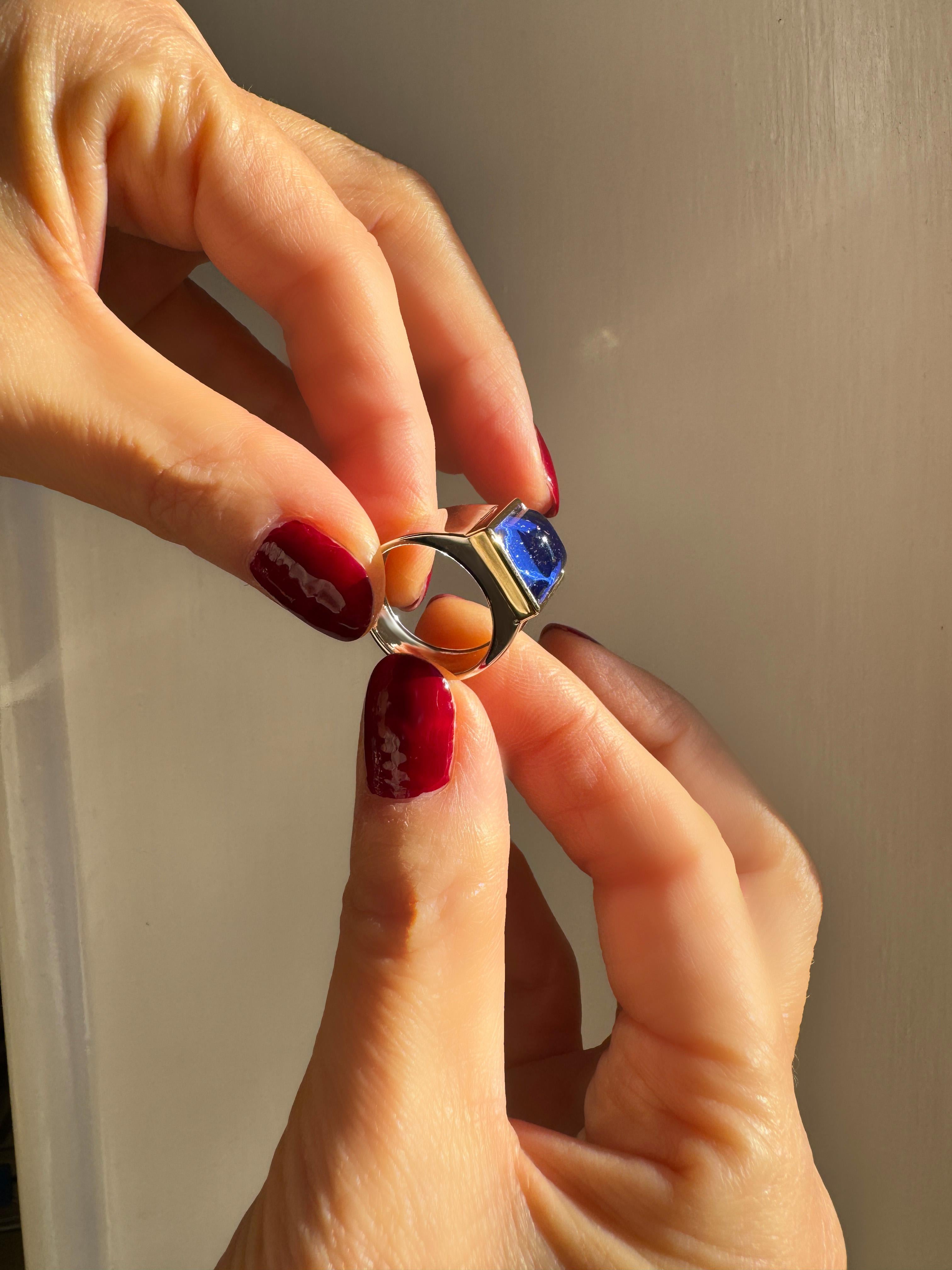 Women's or Men's Rossella Ugolini 18K Yellow Gold Bezel Lapis Lazuli Platinum Cocktail Ring For Sale