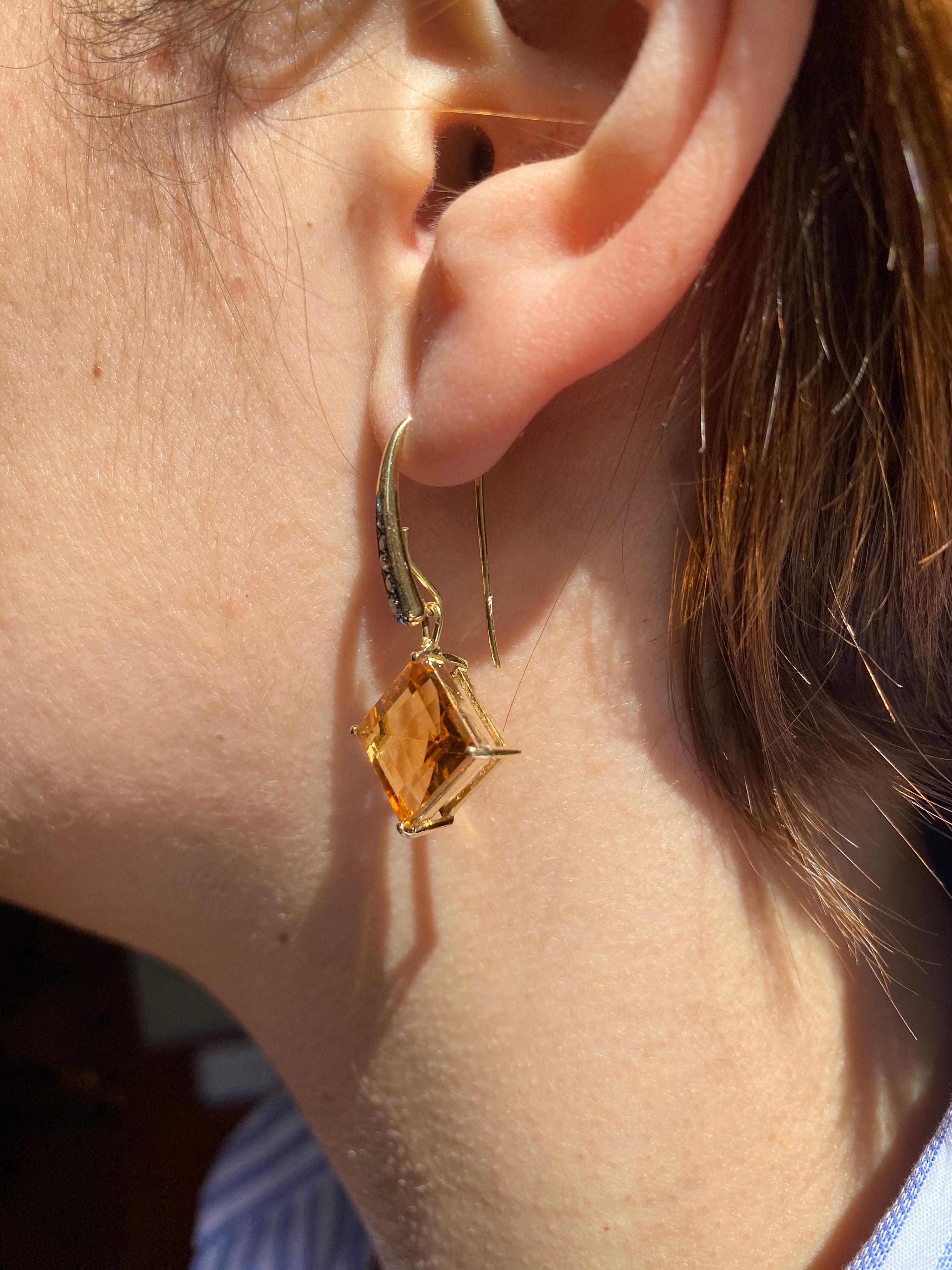 Rossella Ugolini Pendants d'oreilles en or jaune 18 carats, citrine et diamants blancs Neuf - En vente à Rome, IT