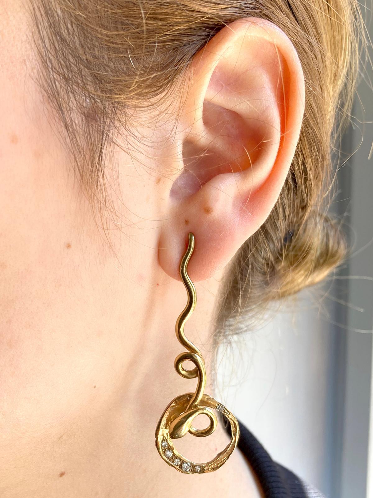 Brilliant Cut Rossella Ugolini 18K Yellow Gold Diamonds Hammered Handcrafted Snake Earrings For Sale