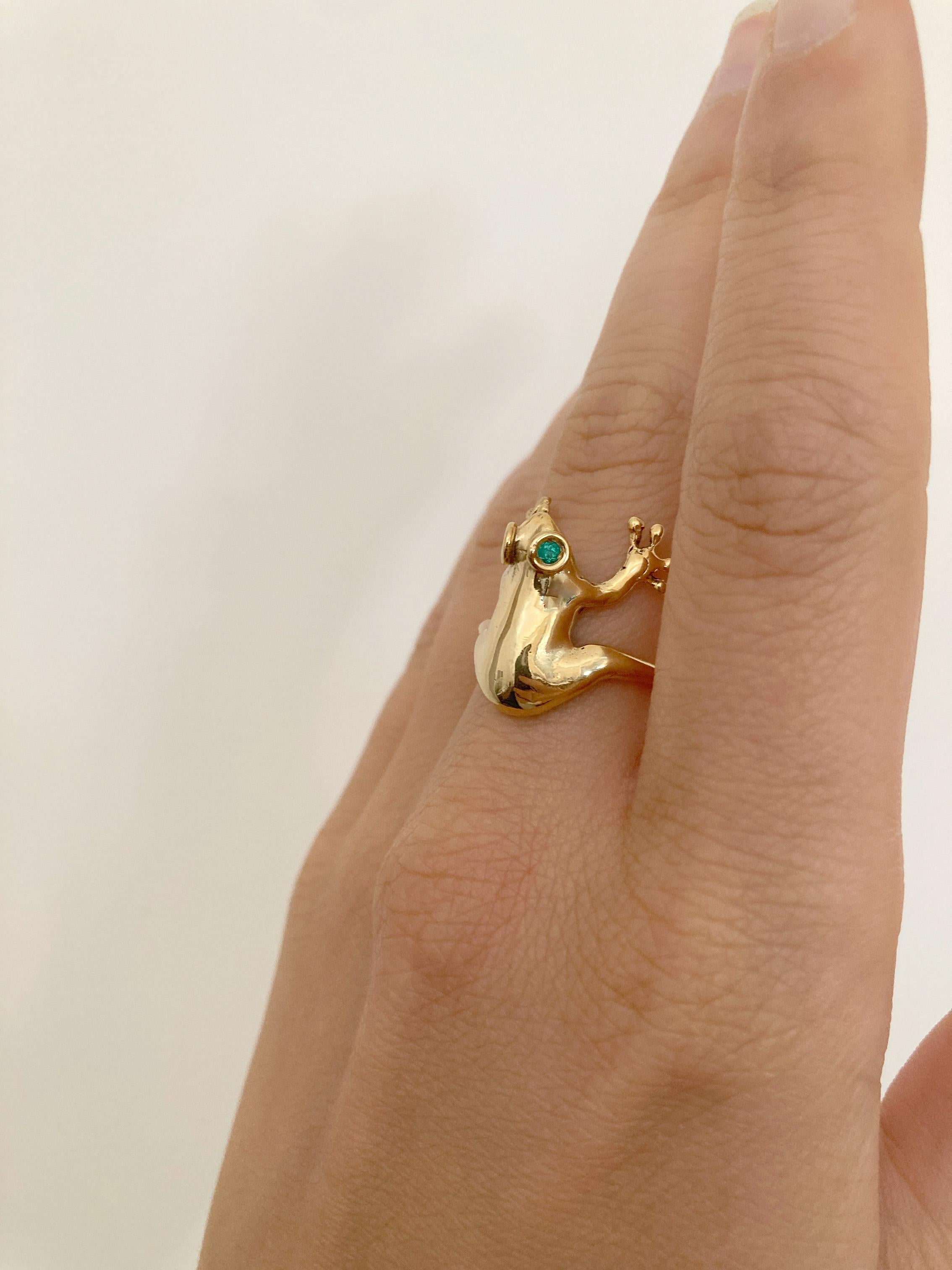 Artisan Rossella Ugolini 18K Yellow Gold Emeralds Eyes Frog Ring For Sale