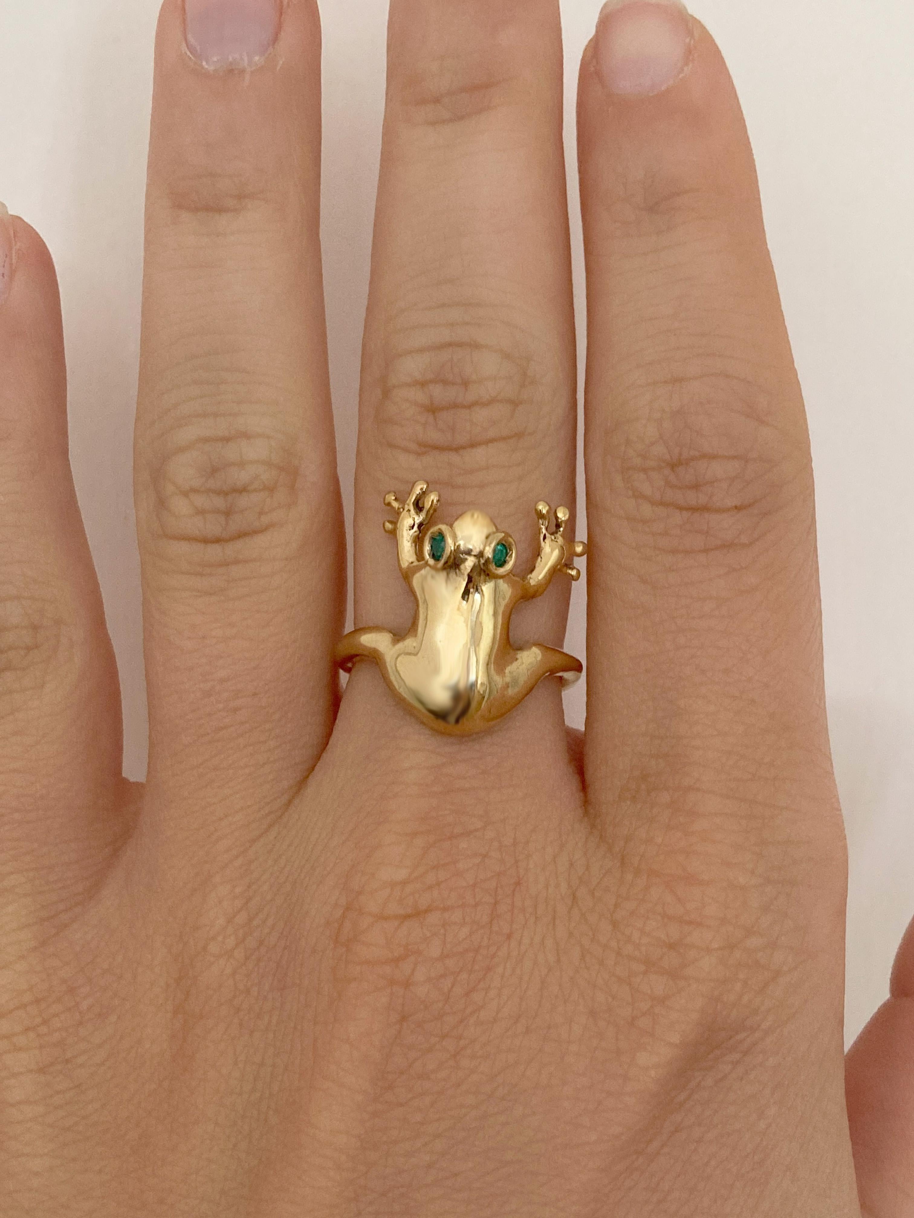 Rossella Ugolini 18K Yellow Gold Emeralds Eyes Frog Ring For Sale 2