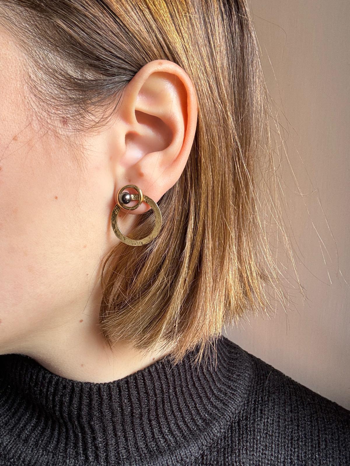 Rossella Ugolini Boucles d'oreilles cercle en or jaune 18k martelé Unisexe en vente