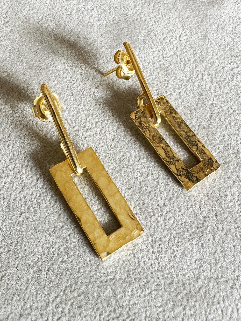 Rossella Ugolini Pendants d'oreilles martelés en or jaune 18 carats Neuf - En vente à Rome, IT