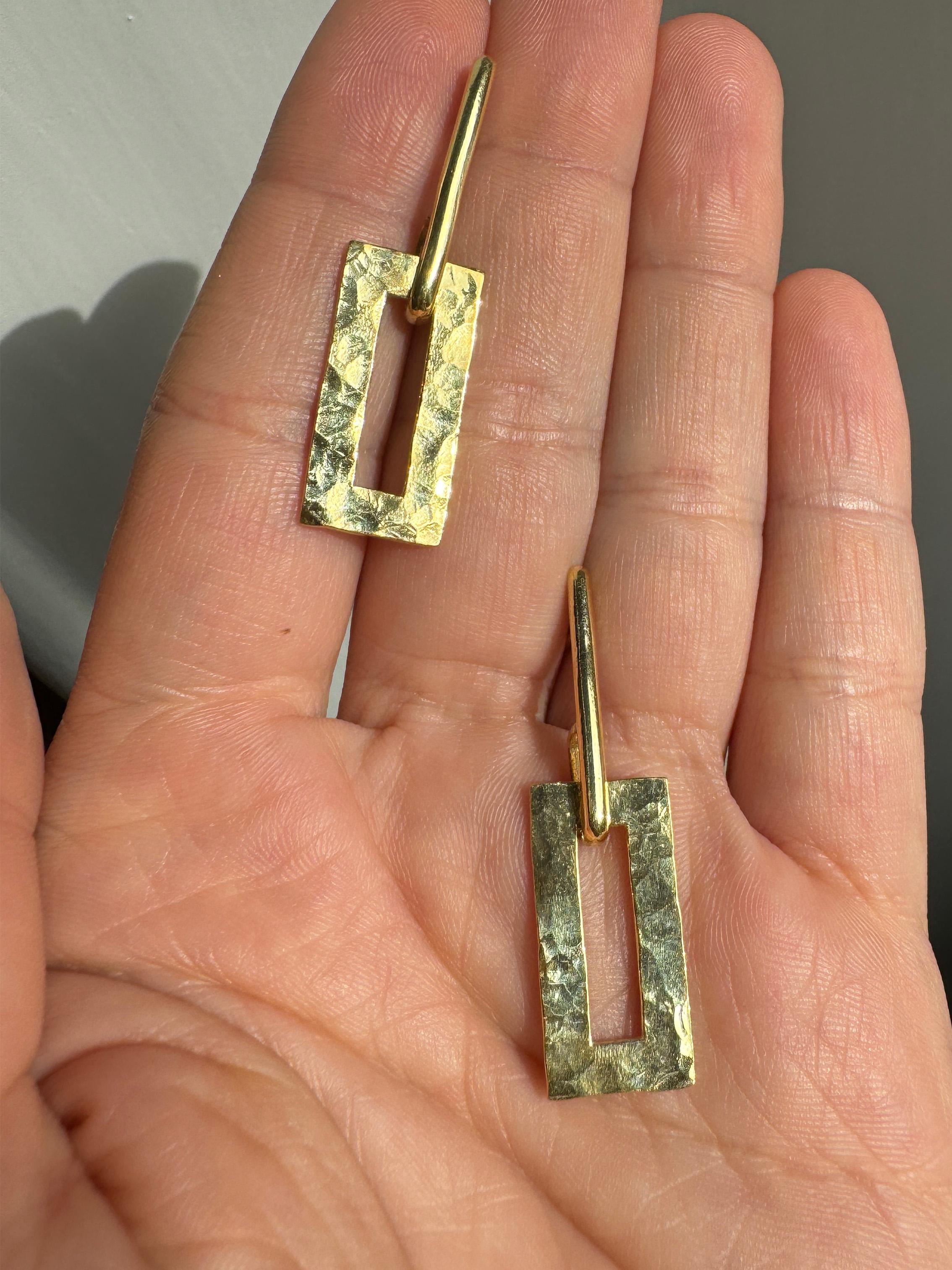 Rossella Ugolini Pendants d'oreilles martelés en or jaune 18 carats en vente 1