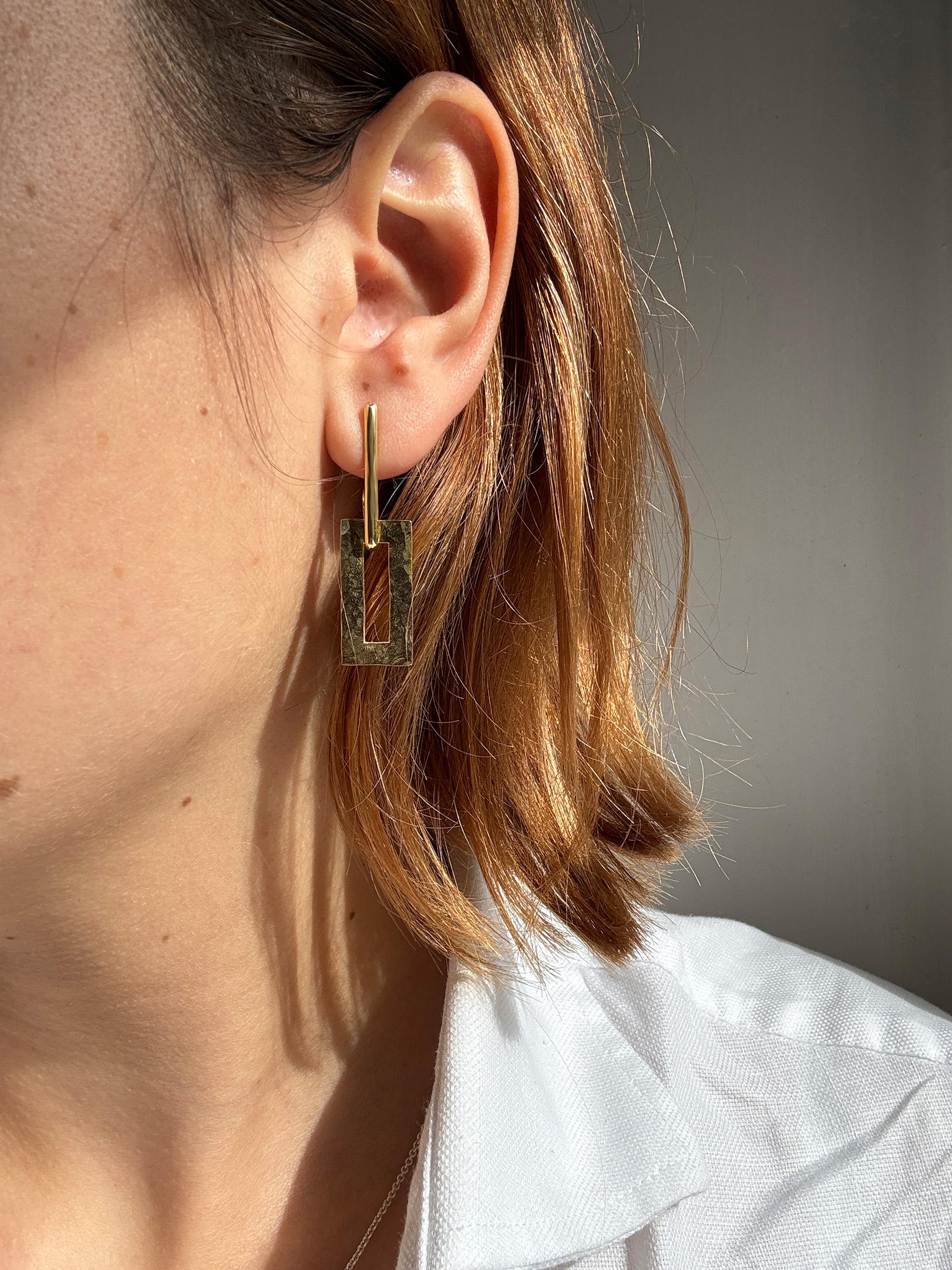 Rossella Ugolini Pendants d'oreilles martelés en or jaune 18 carats en vente 2