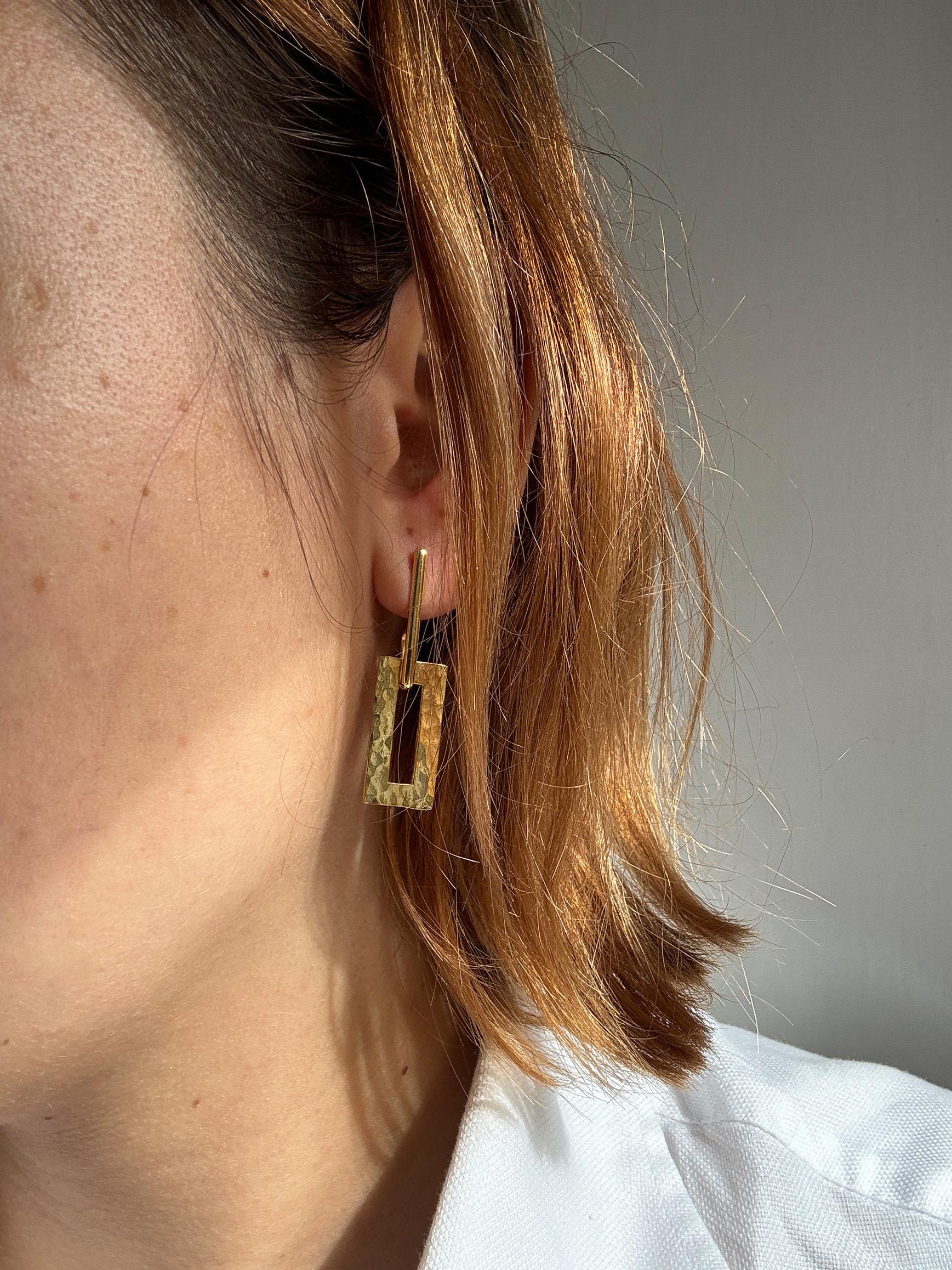 Rossella Ugolini Pendants d'oreilles martelés en or jaune 18 carats en vente 3