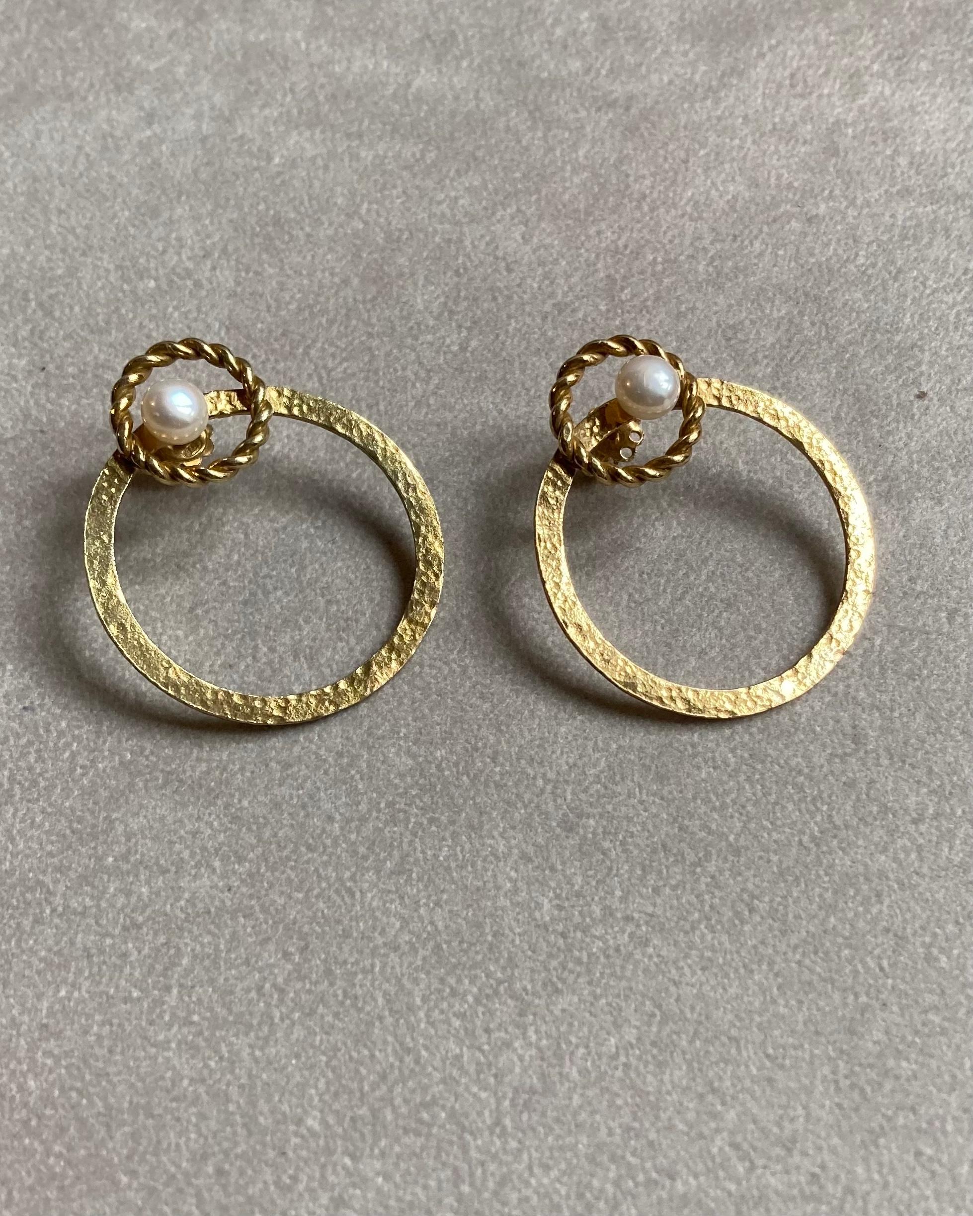 Rossella Ugolini 18K Yellow Gold Hammered Handcrafted Circle Large Hoop Earrings In New Condition For Sale In Rome, IT