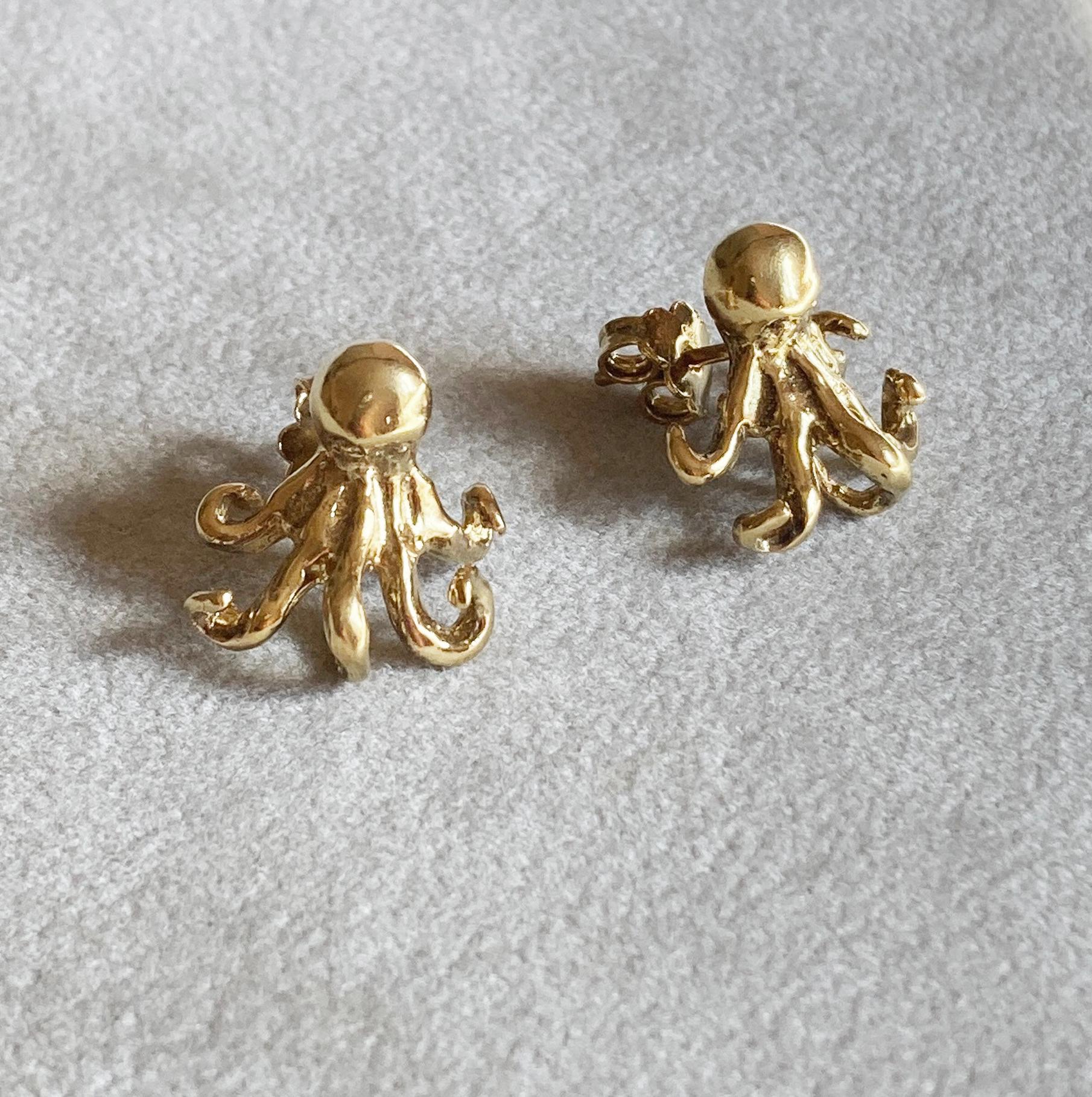 Women's or Men's Rossella Ugolini 18K Yellow Gold Handcrafted Octopus Stud Earrings For Sale