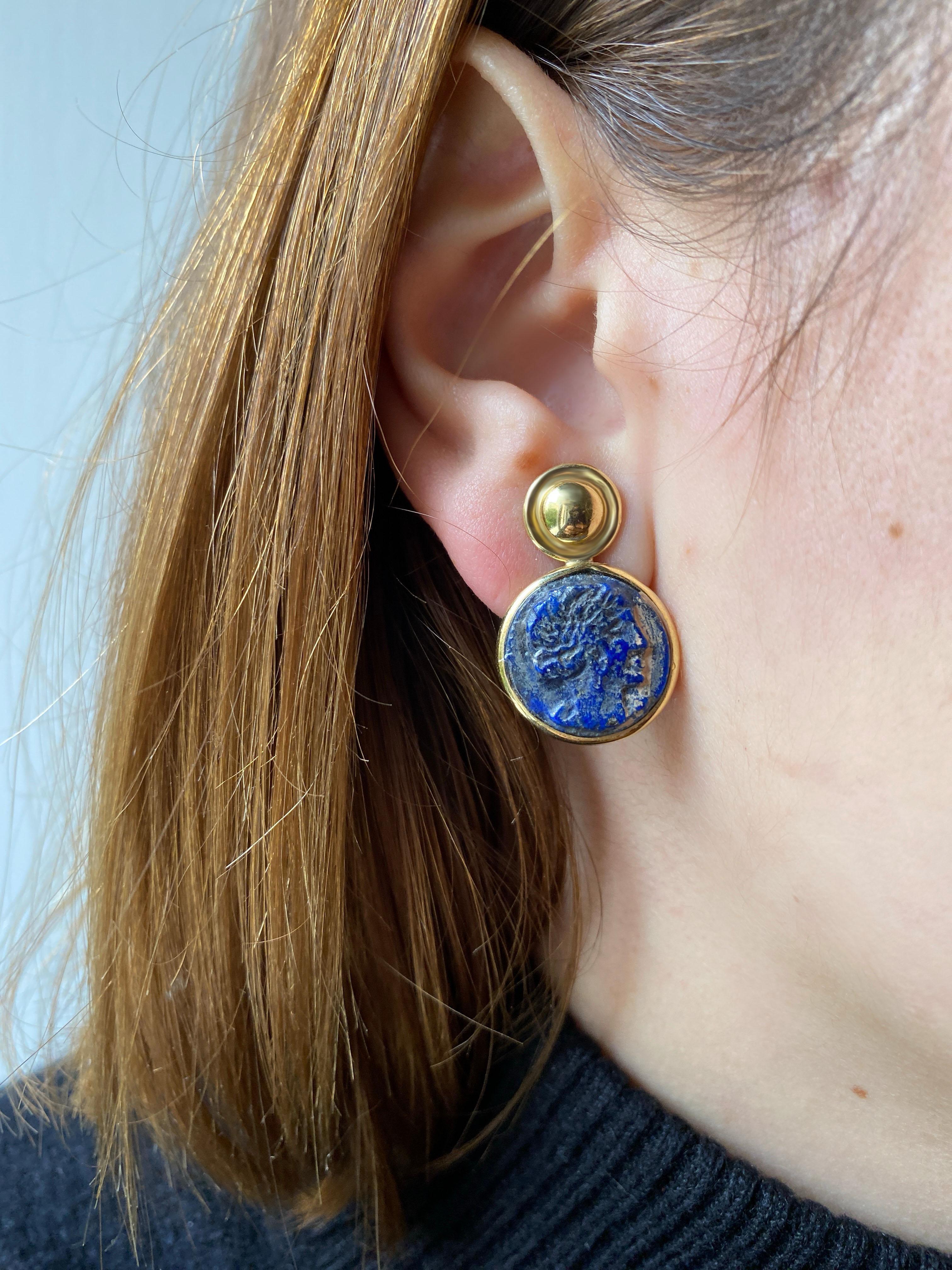 Rossella Ugolini 18k Yellow Gold Lapis Lazuli Carved Coin Cameo Clip-on Earrings For Sale 8