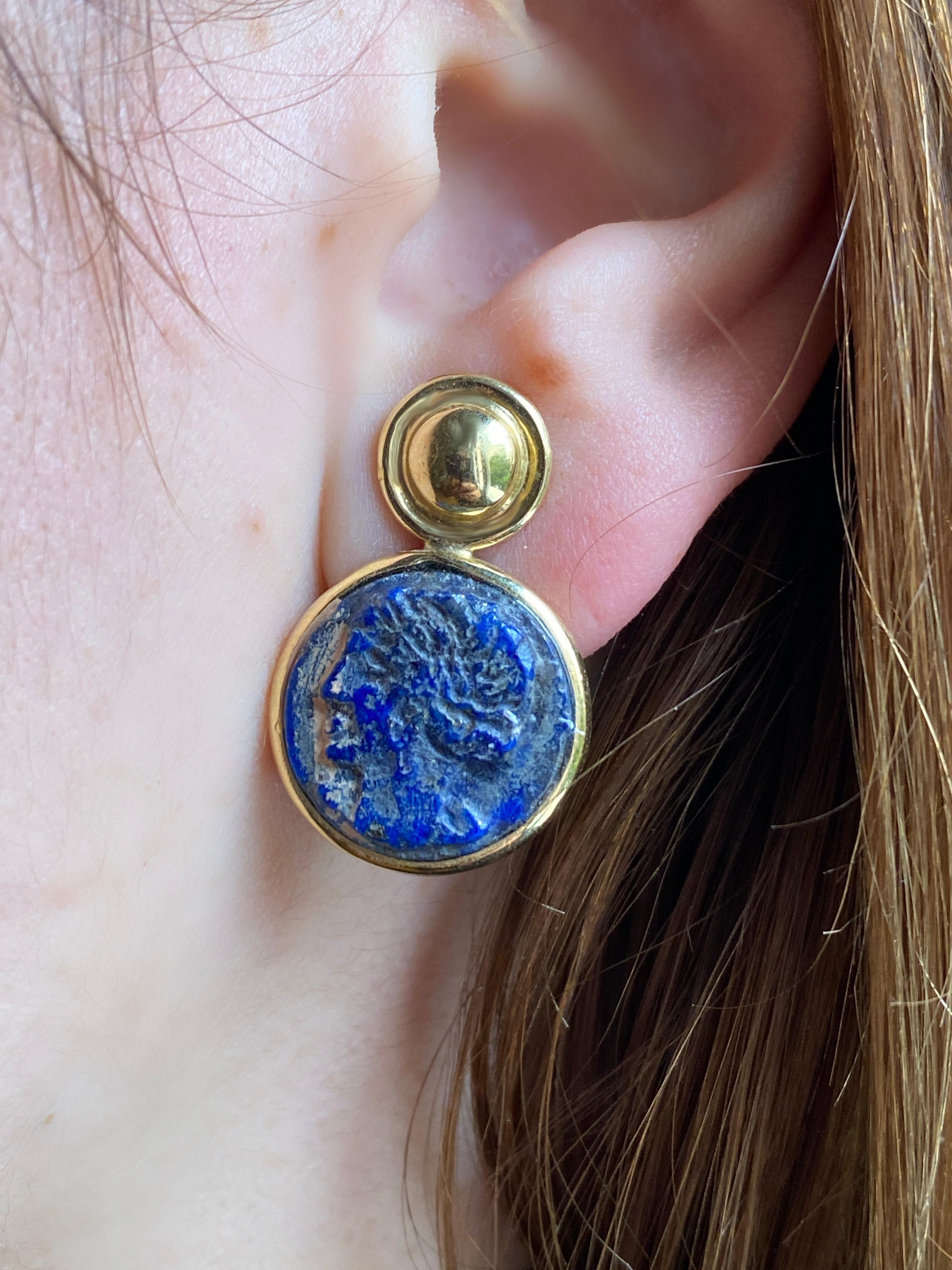 Rossella Ugolini 18k Yellow Gold Lapis Lazuli Carved Coin Cameo Clip-on Earrings In New Condition For Sale In Rome, IT