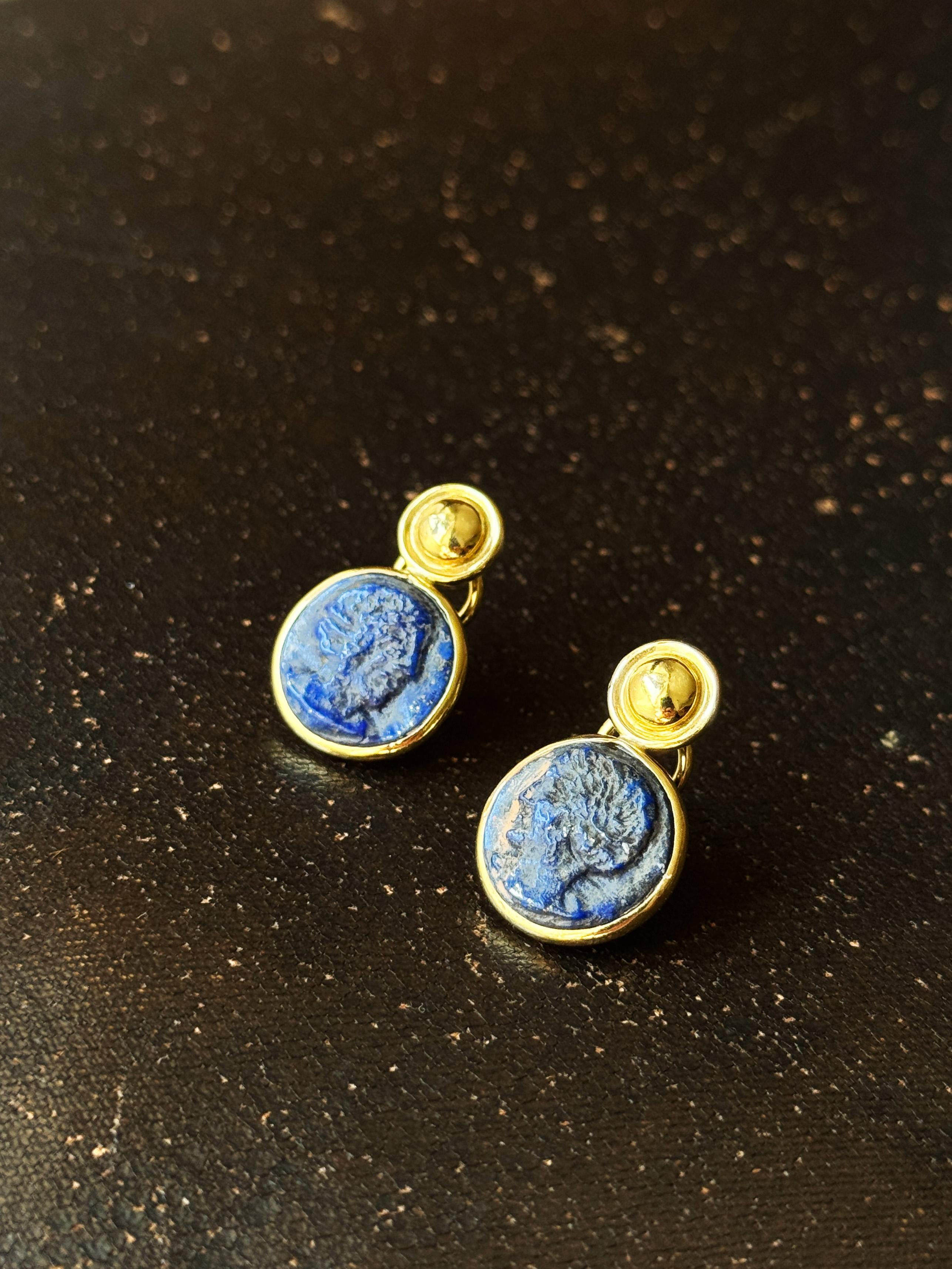 Rossella Ugolini 18k Yellow Gold Lapis Lazuli Carved Coin Cameo Clip-on Earrings For Sale 1