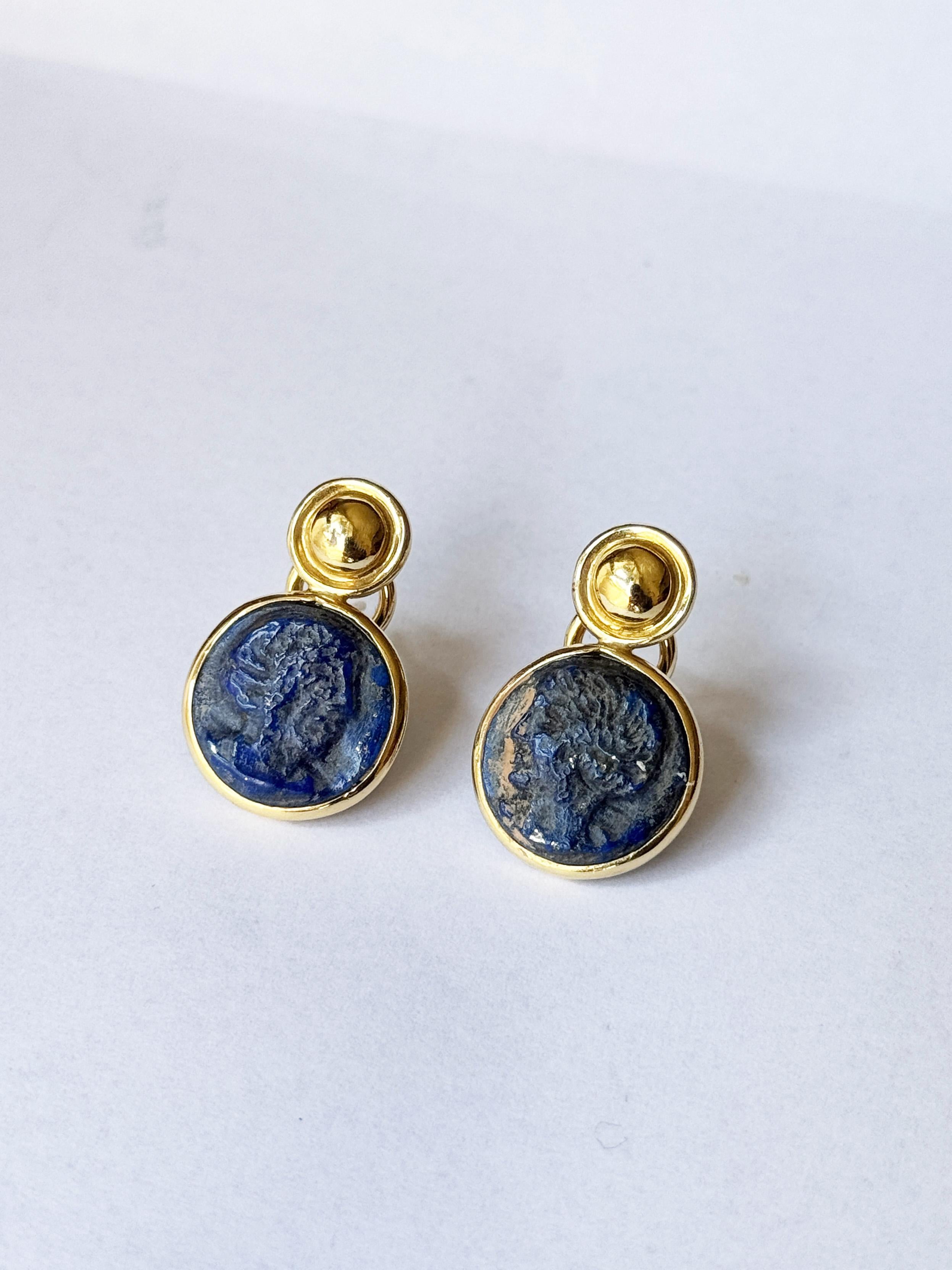 Rossella Ugolini 18k Yellow Gold Lapis Lazuli Carved Coin Cameo Clip-on Earrings For Sale 3