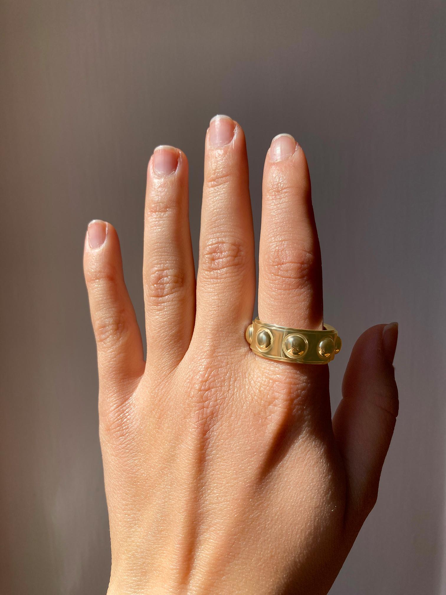 Rossella Ugolini 18K Yellow Gold No Stress Rotated Man Band Ring .
A unique, no-stress men’s band ring by Rossella Ugolini, crafted in 18K yellow gold, size 10 US. This innovative design features two rotating 18K yellow gold bands. The upper band
