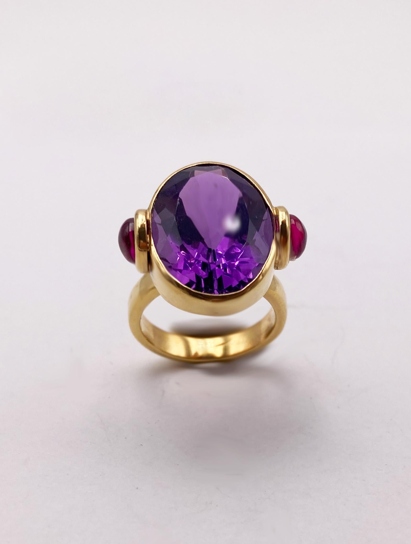 Rossella Ugolini 18k Gelbgold Oval Amethyst 1 Karat Rubine Cocktail-Ring Damen im Angebot
