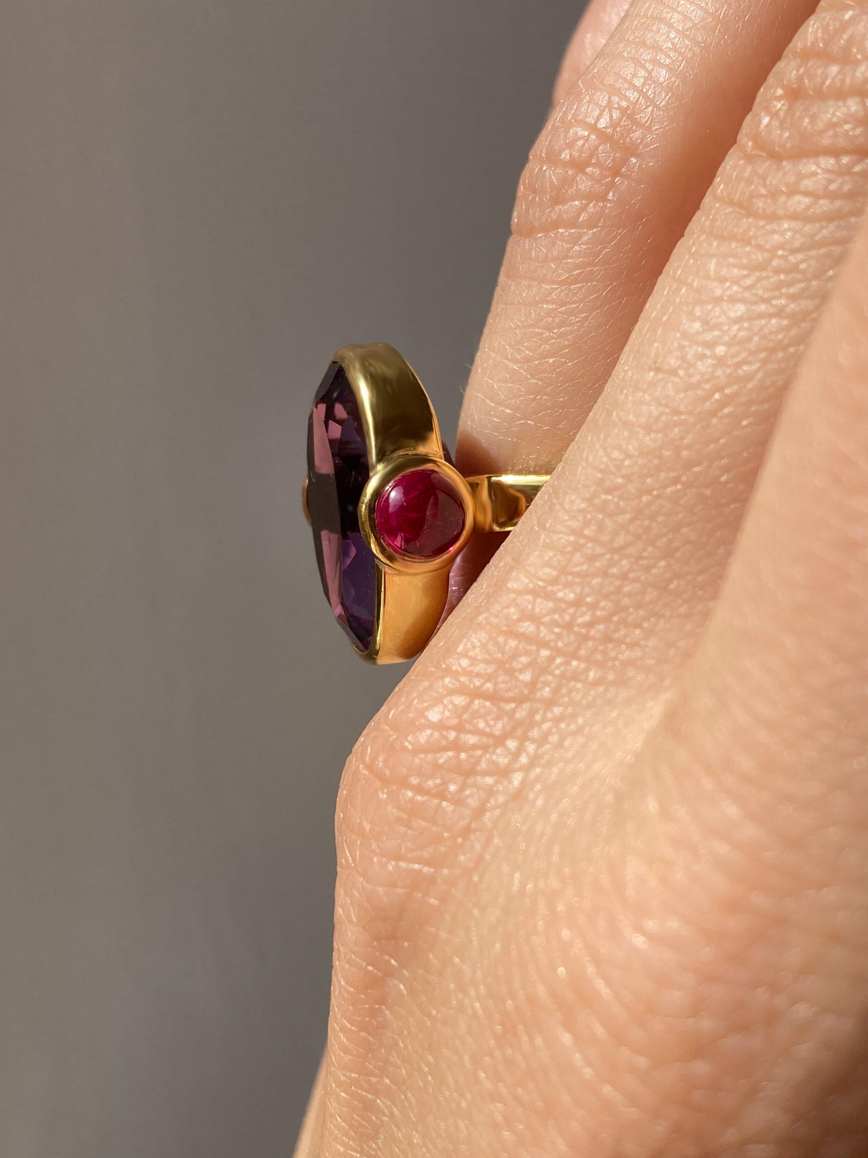 Rossella Ugolini 18k Gelbgold Oval Amethyst 1 Karat Rubine Cocktail-Ring im Angebot 2