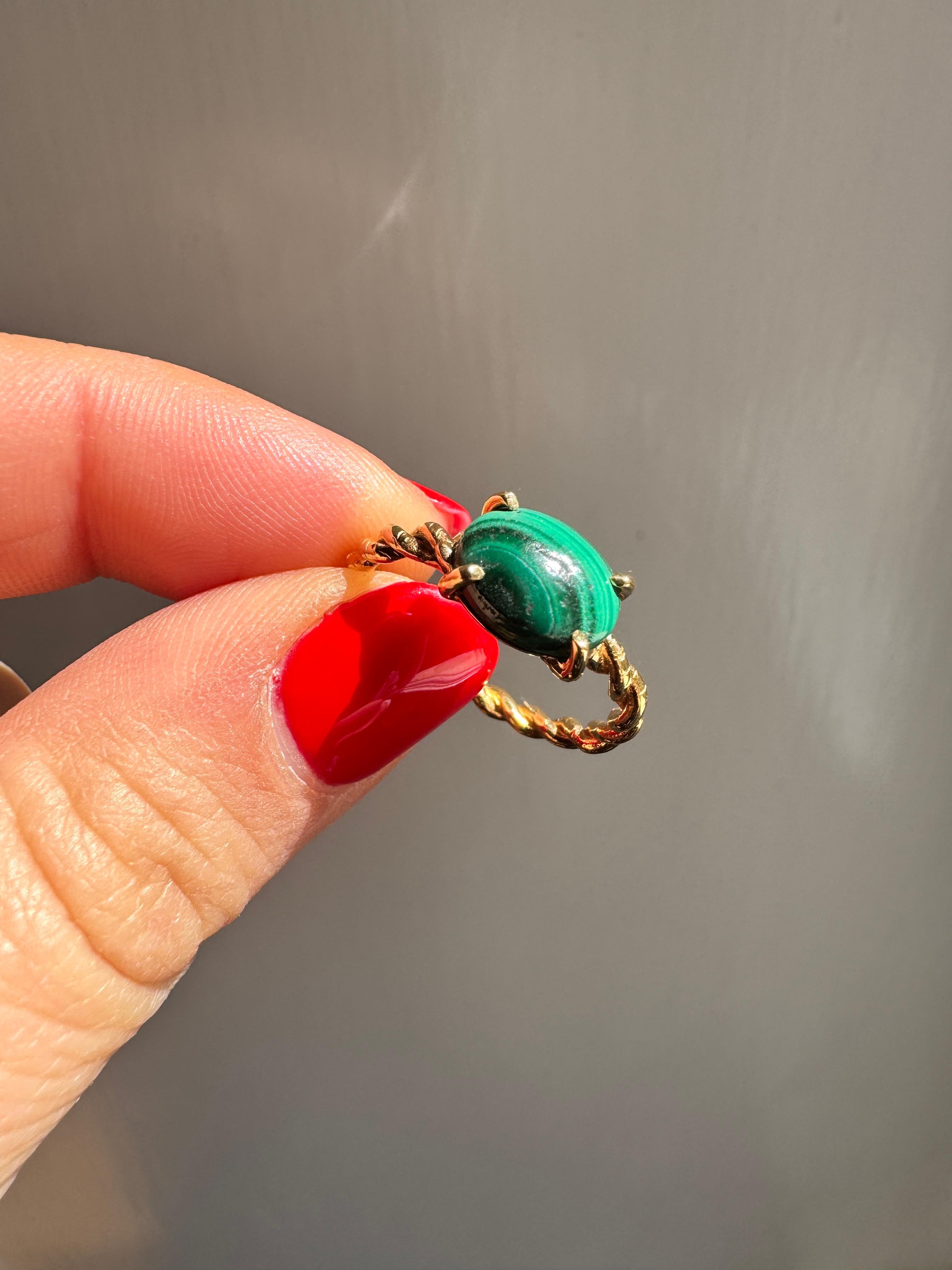 Rossella Ugolini Bague en or jaune 18 ct. avec câble et malachite ovale Neuf - En vente à Rome, IT