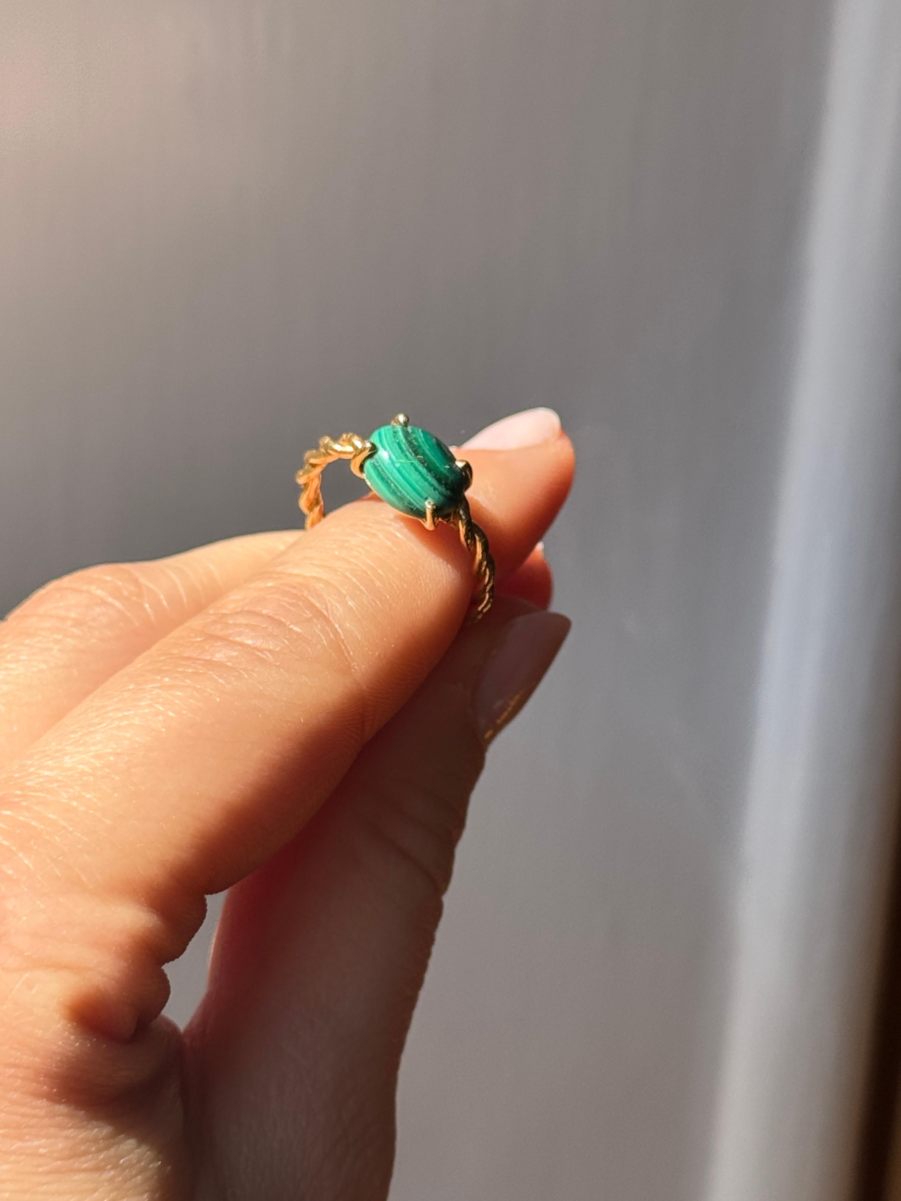 Rossella Ugolini Bague en or jaune 18 ct. avec câble et malachite ovale en vente 10